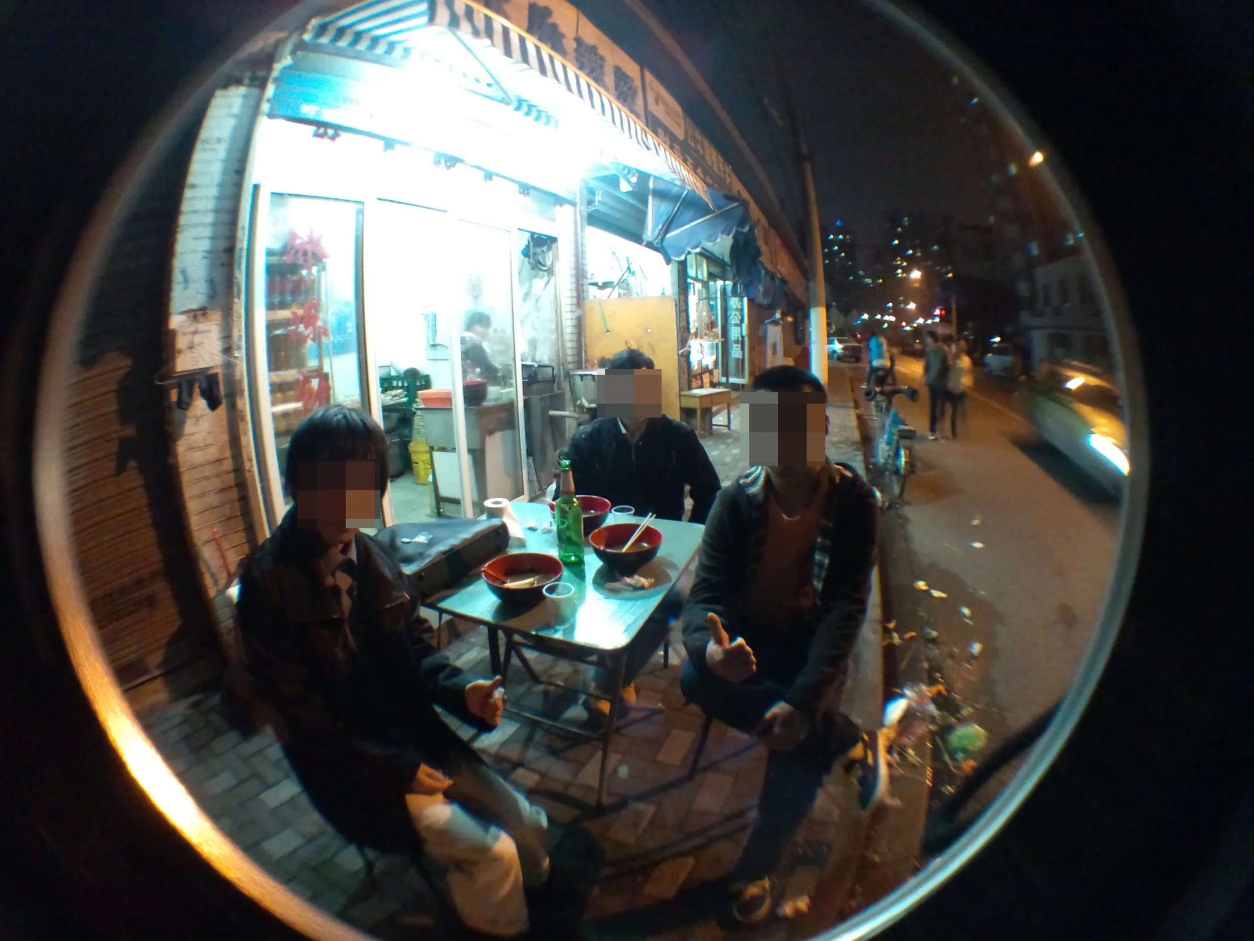 新閘路付近の重慶火鍋の店で食事