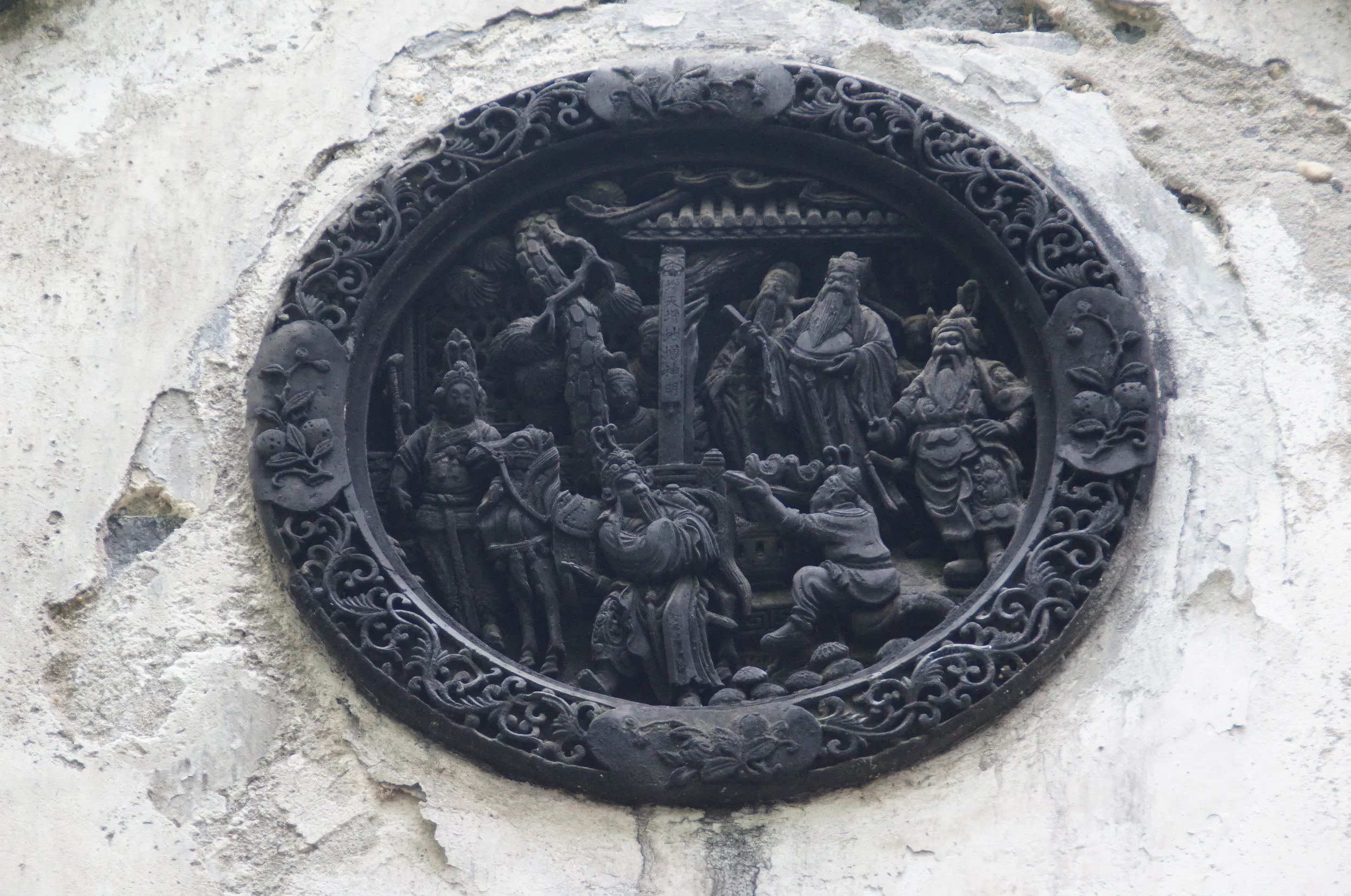 壁に彫られた彫刻