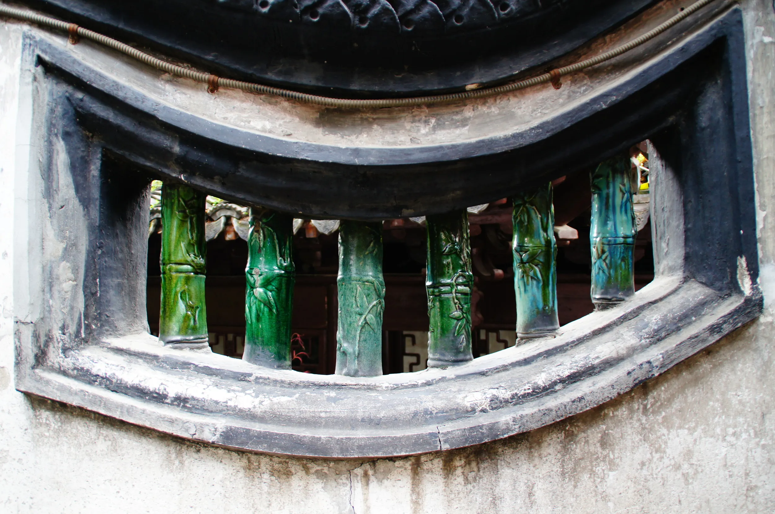 龍壁の竹を模したモチーフ