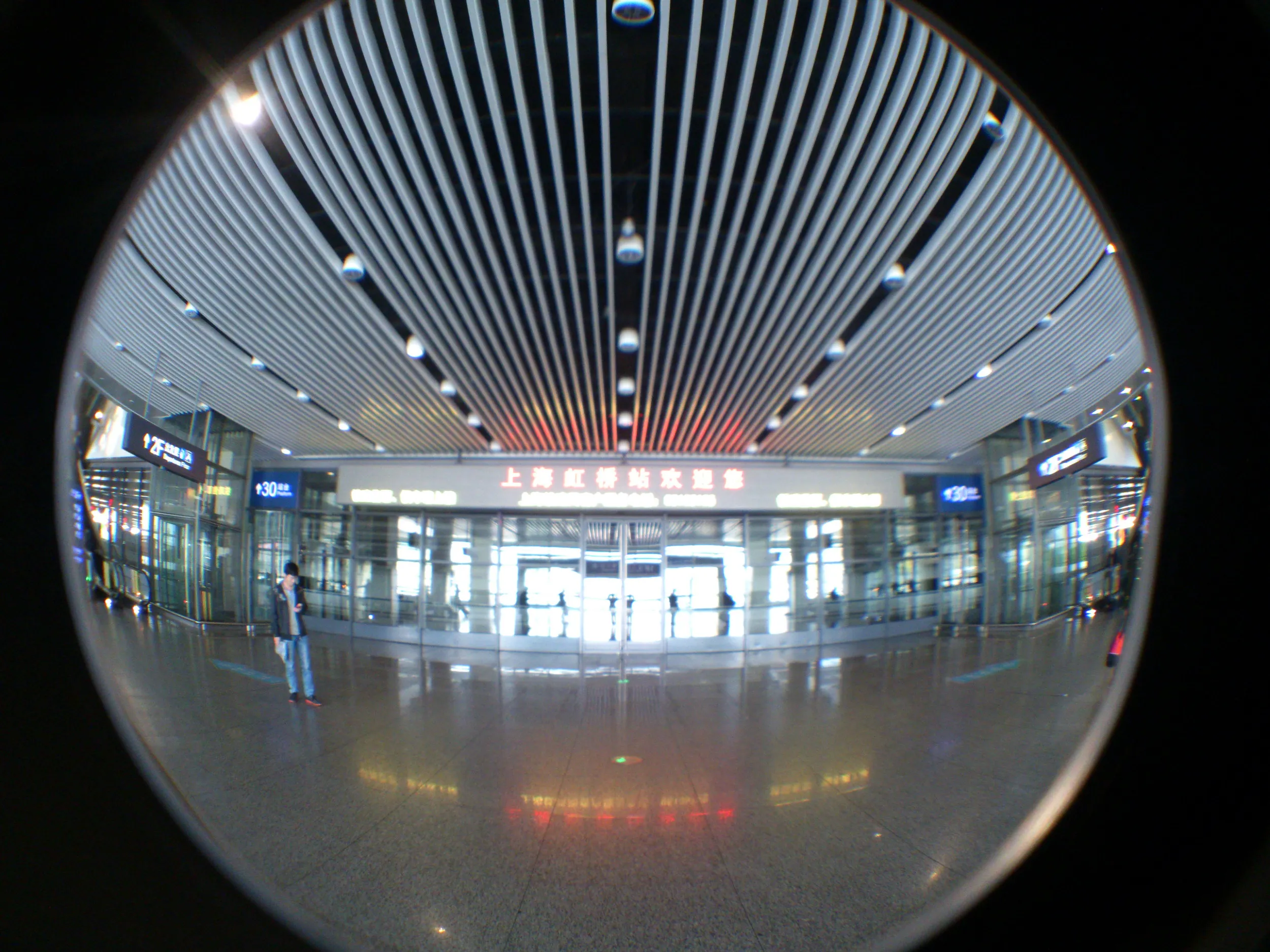 虹橋駅のエントランス