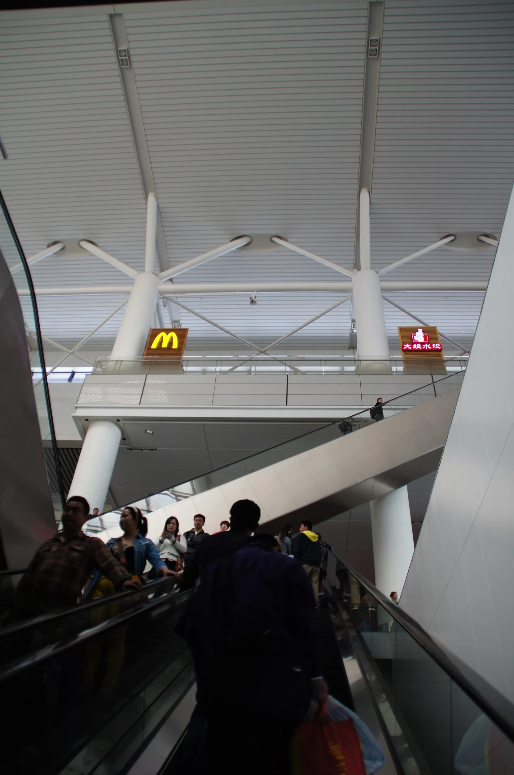 高速鉄道の待合室付近