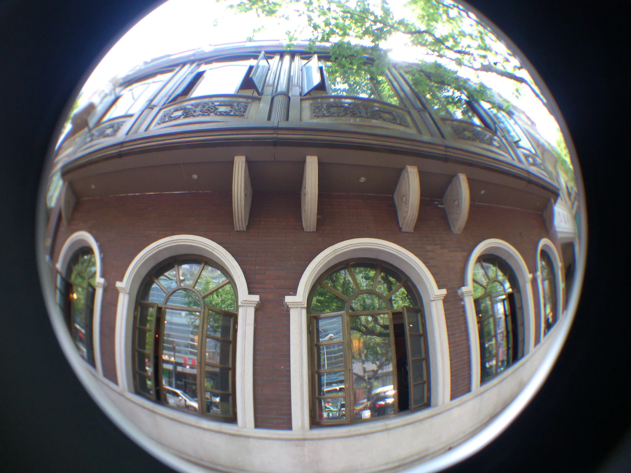 オールド上海を忍ばせる落ち着いた建物