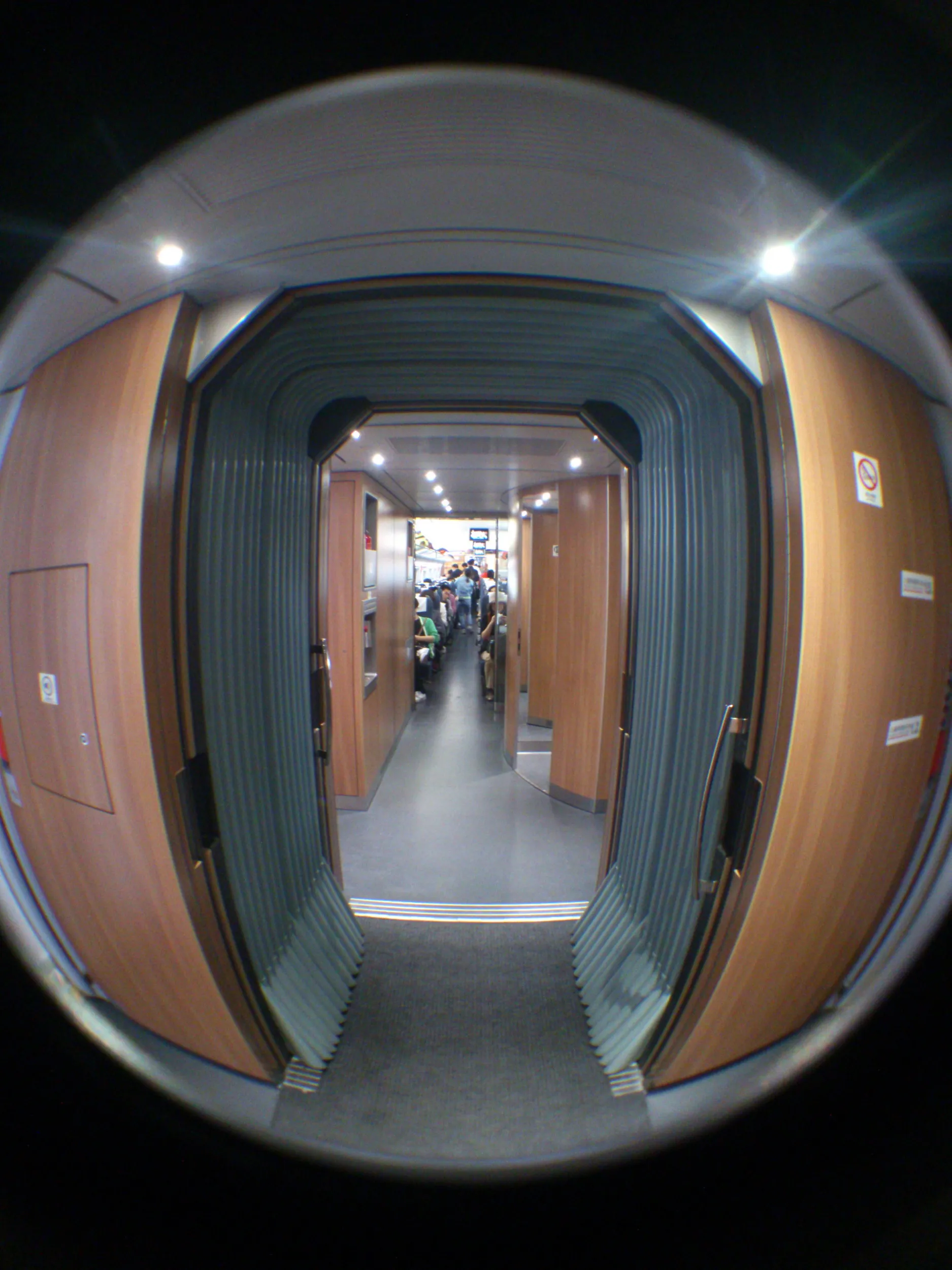 高速鉄道の車両内部