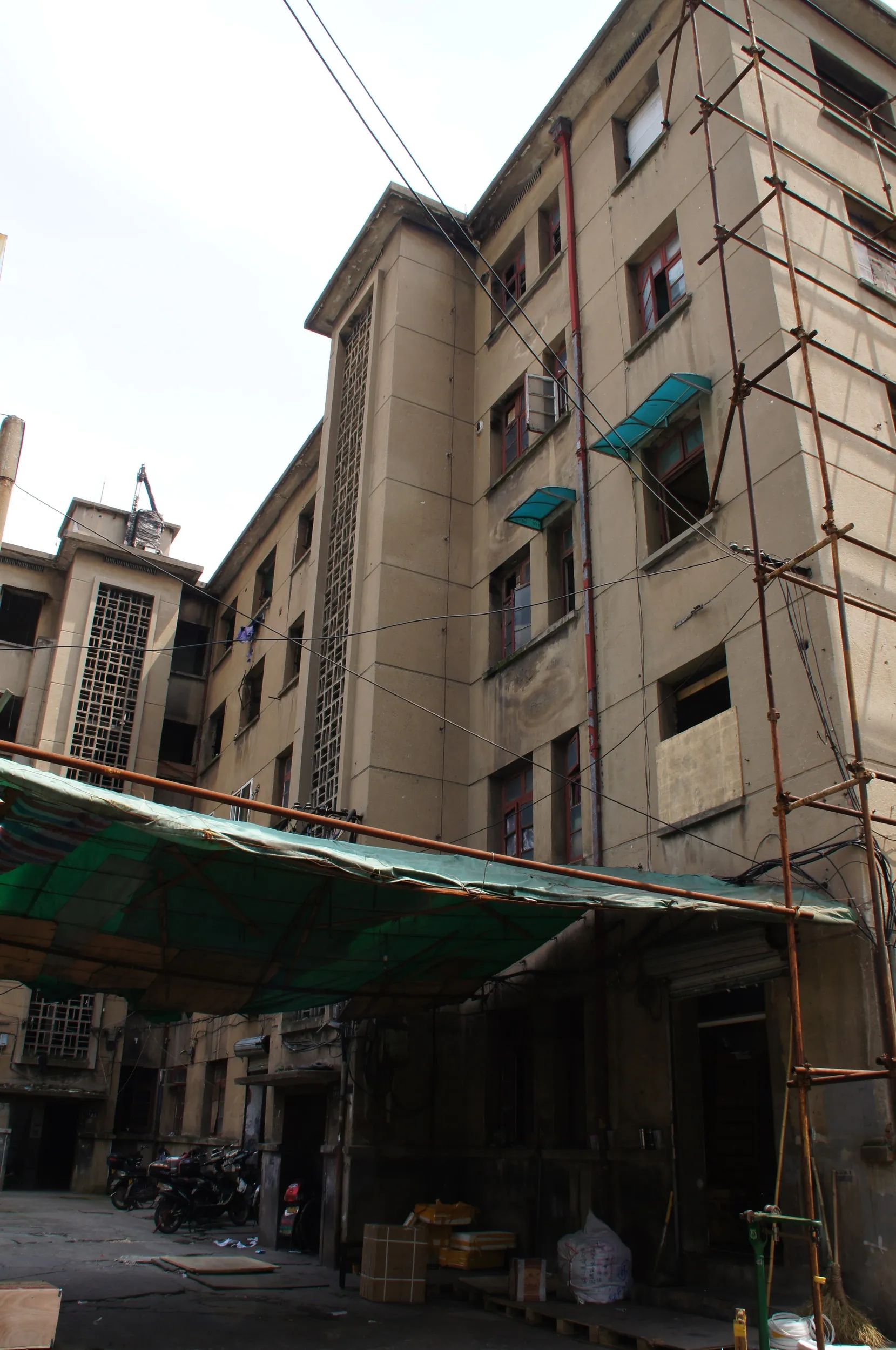 江城路を南下して鼓楼へ