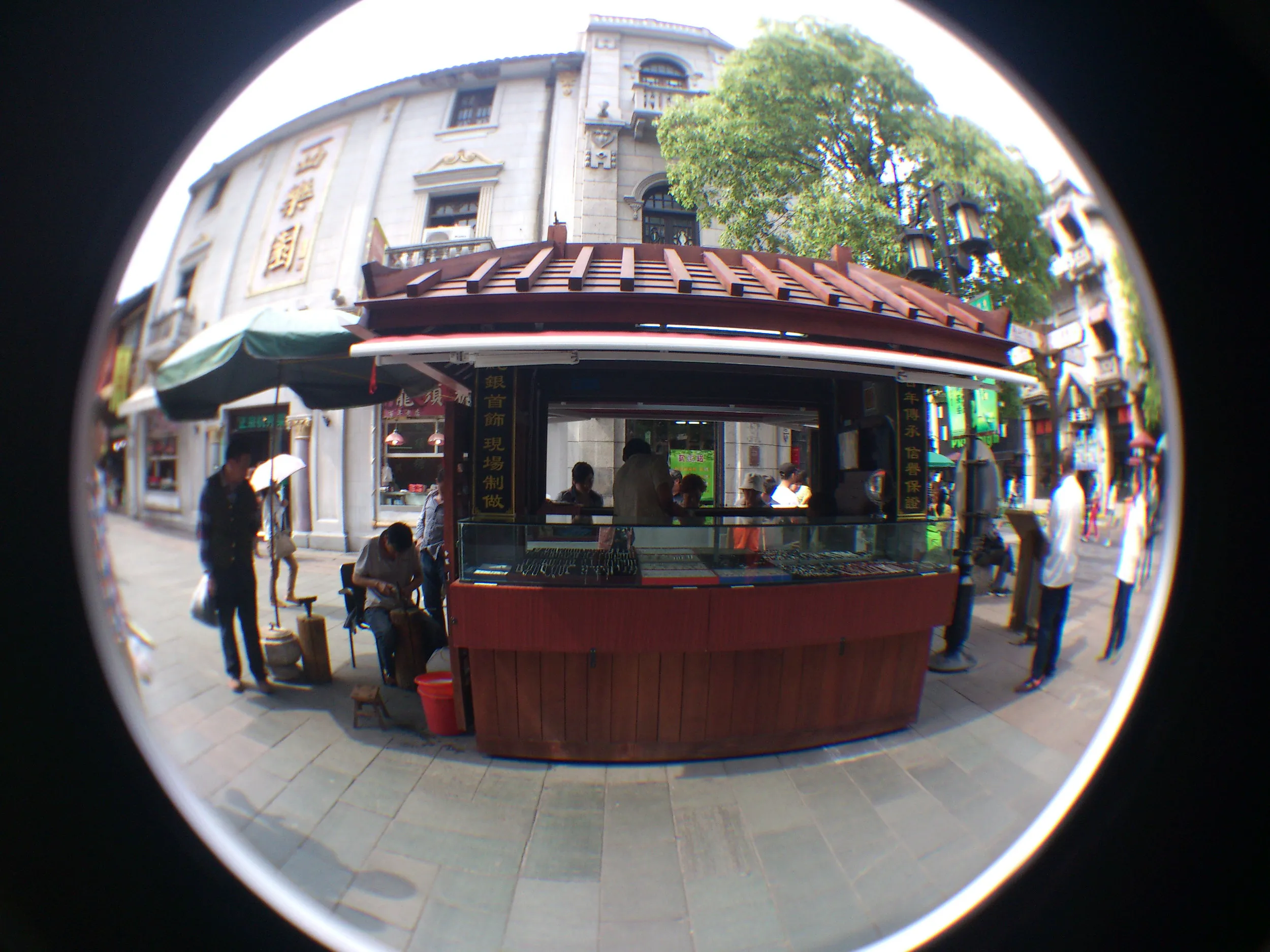 露店をフィッシュアイレンズで撮影