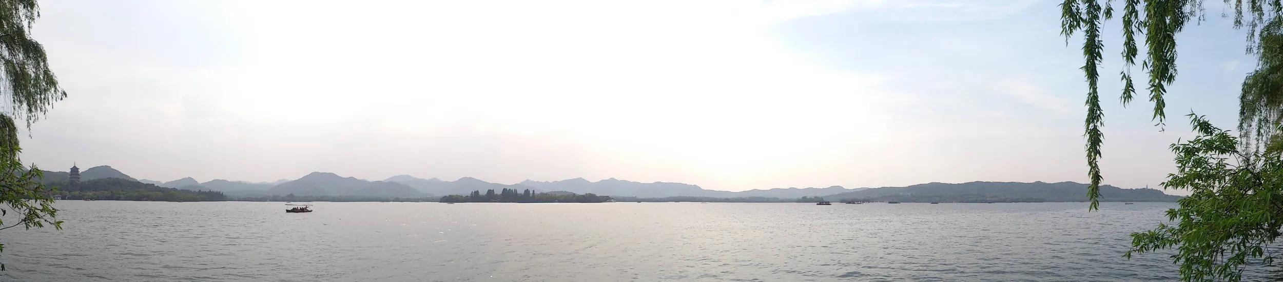 西湖の湖畔 パノラマ撮影