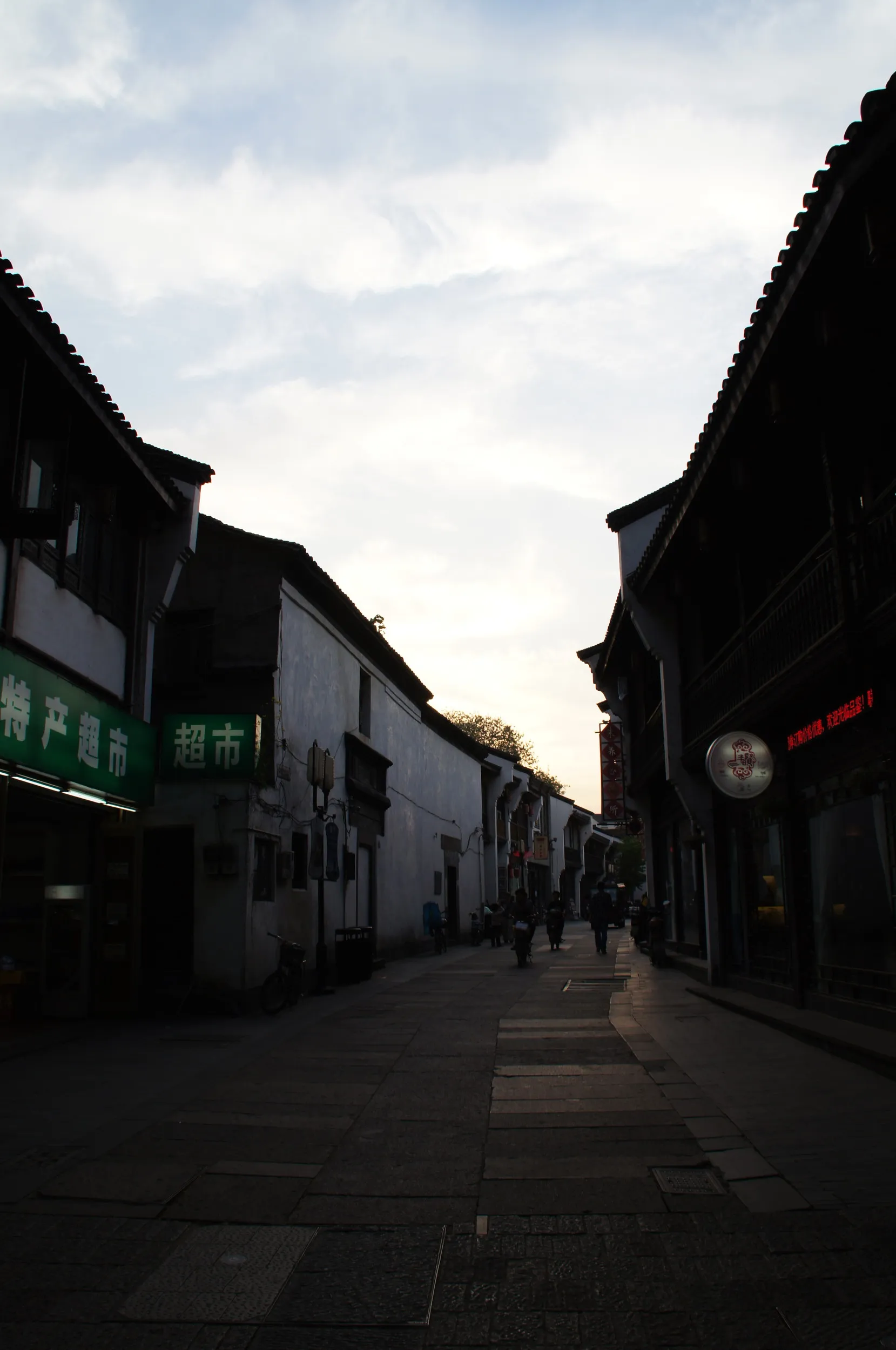 大井巷の西方面