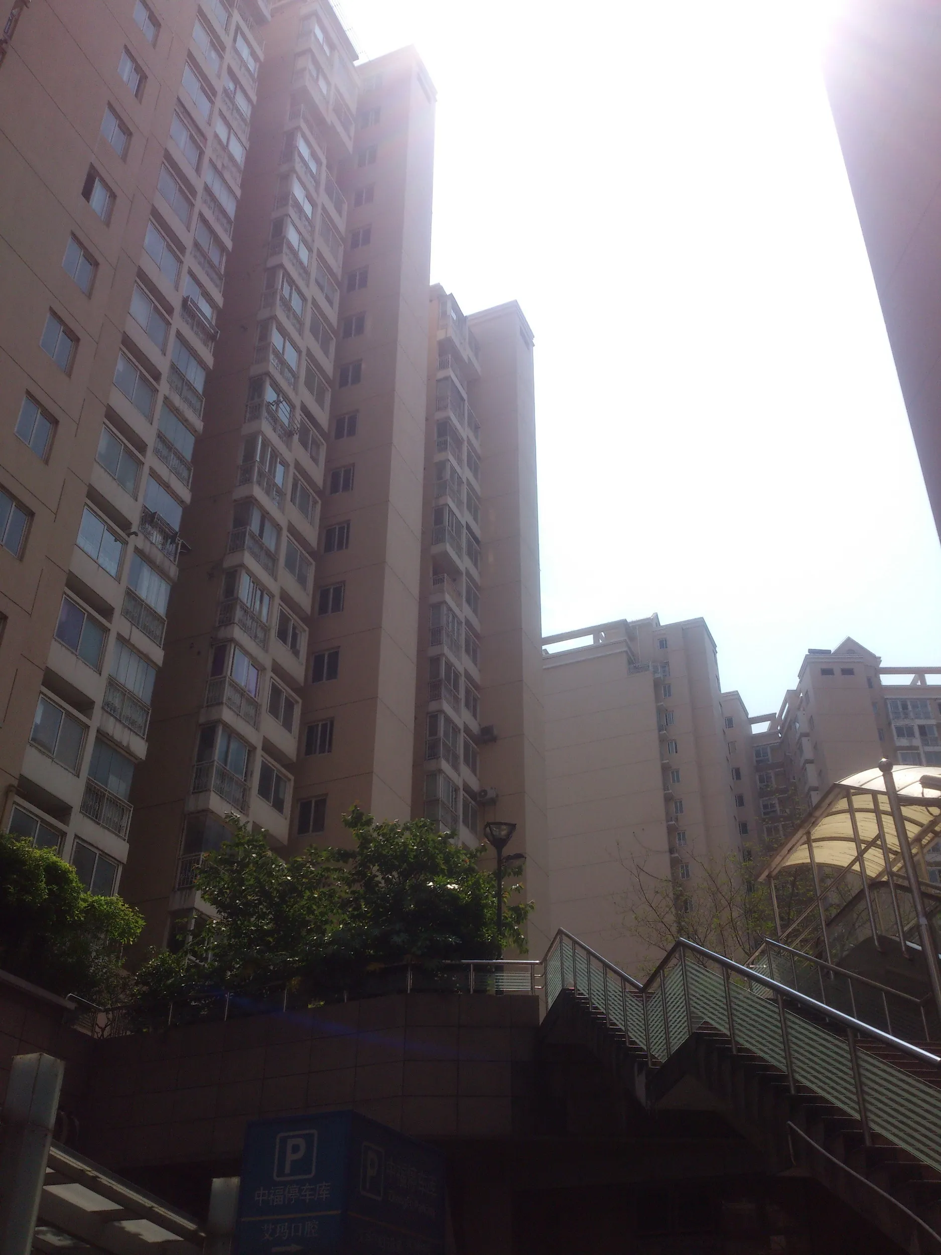 福州路傍のマンション