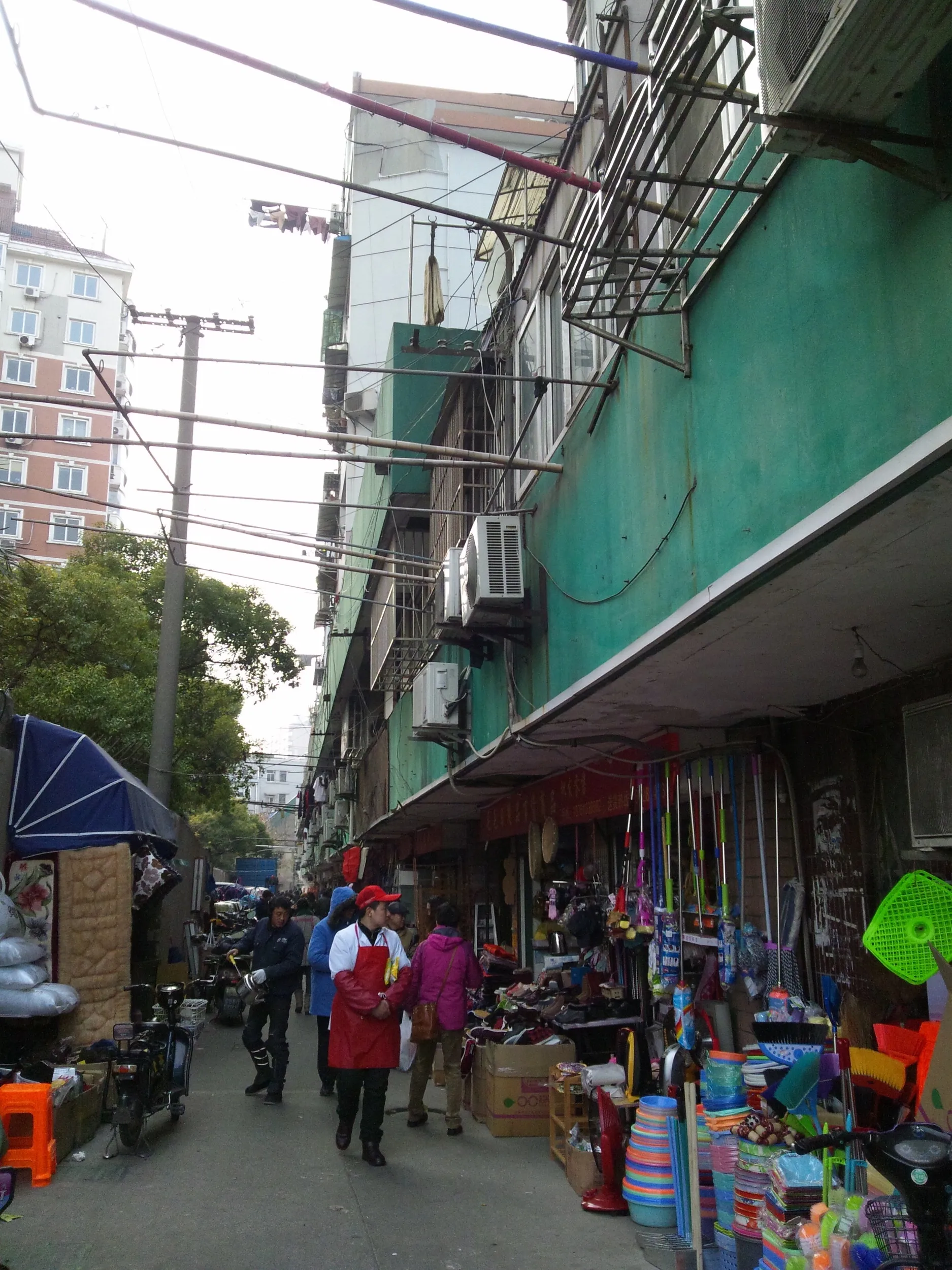 芷江西路付近の市場