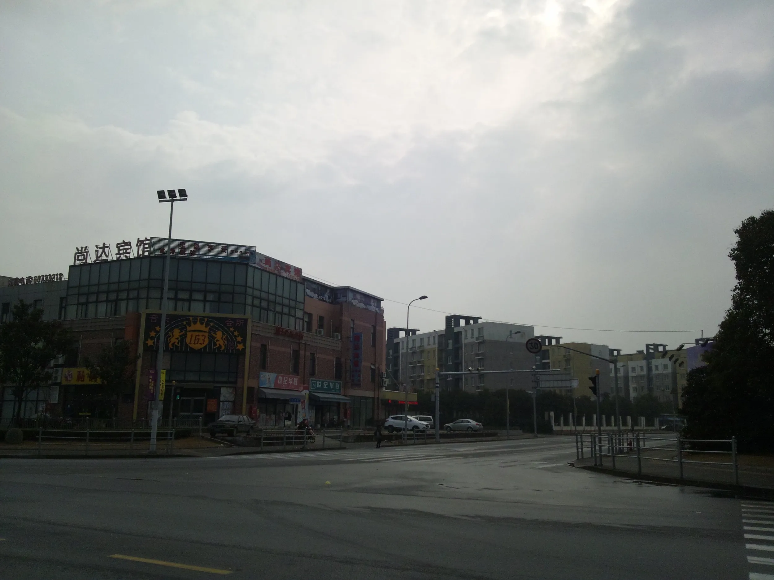 上海大学裏門前の風景