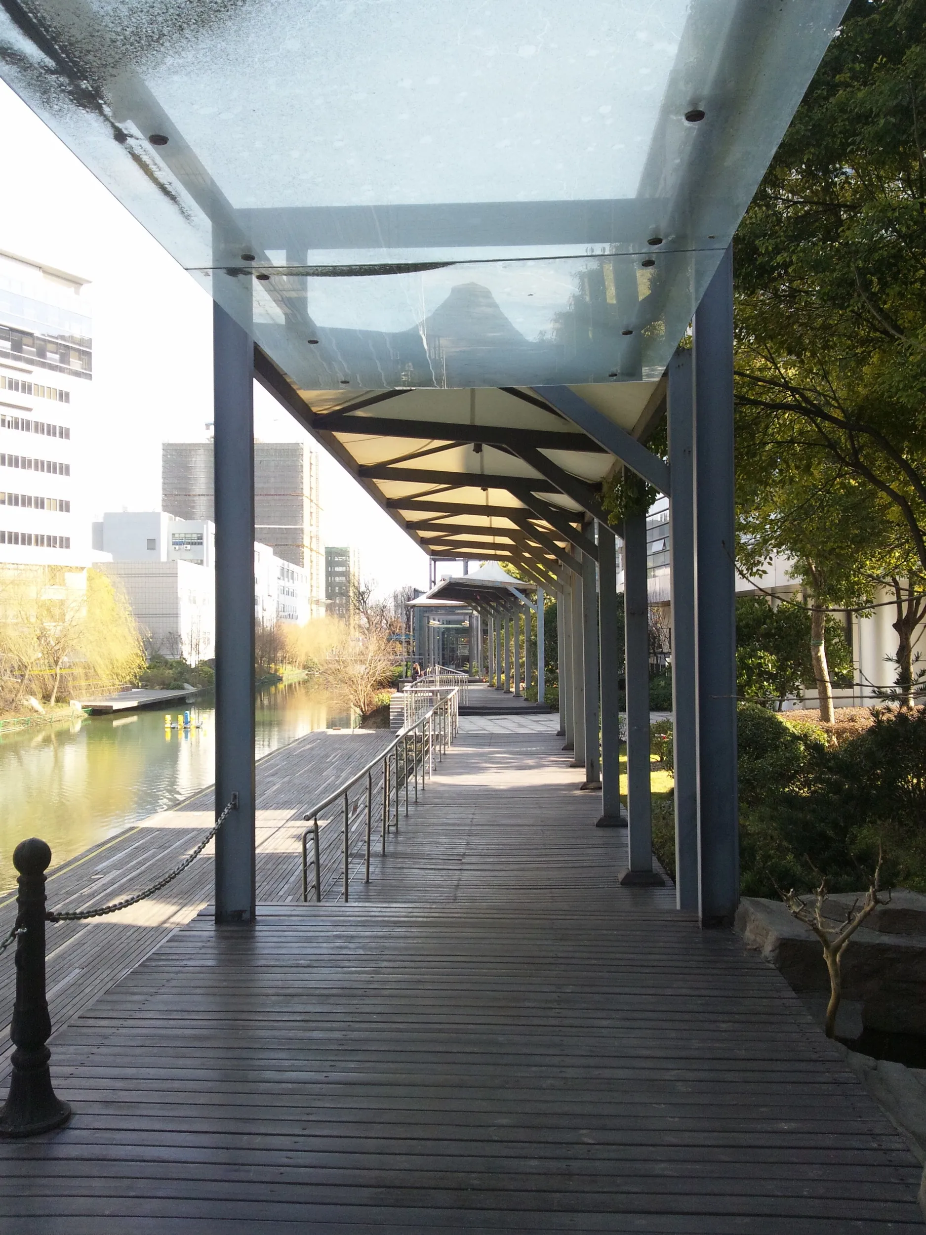 会社付近の憩いの場