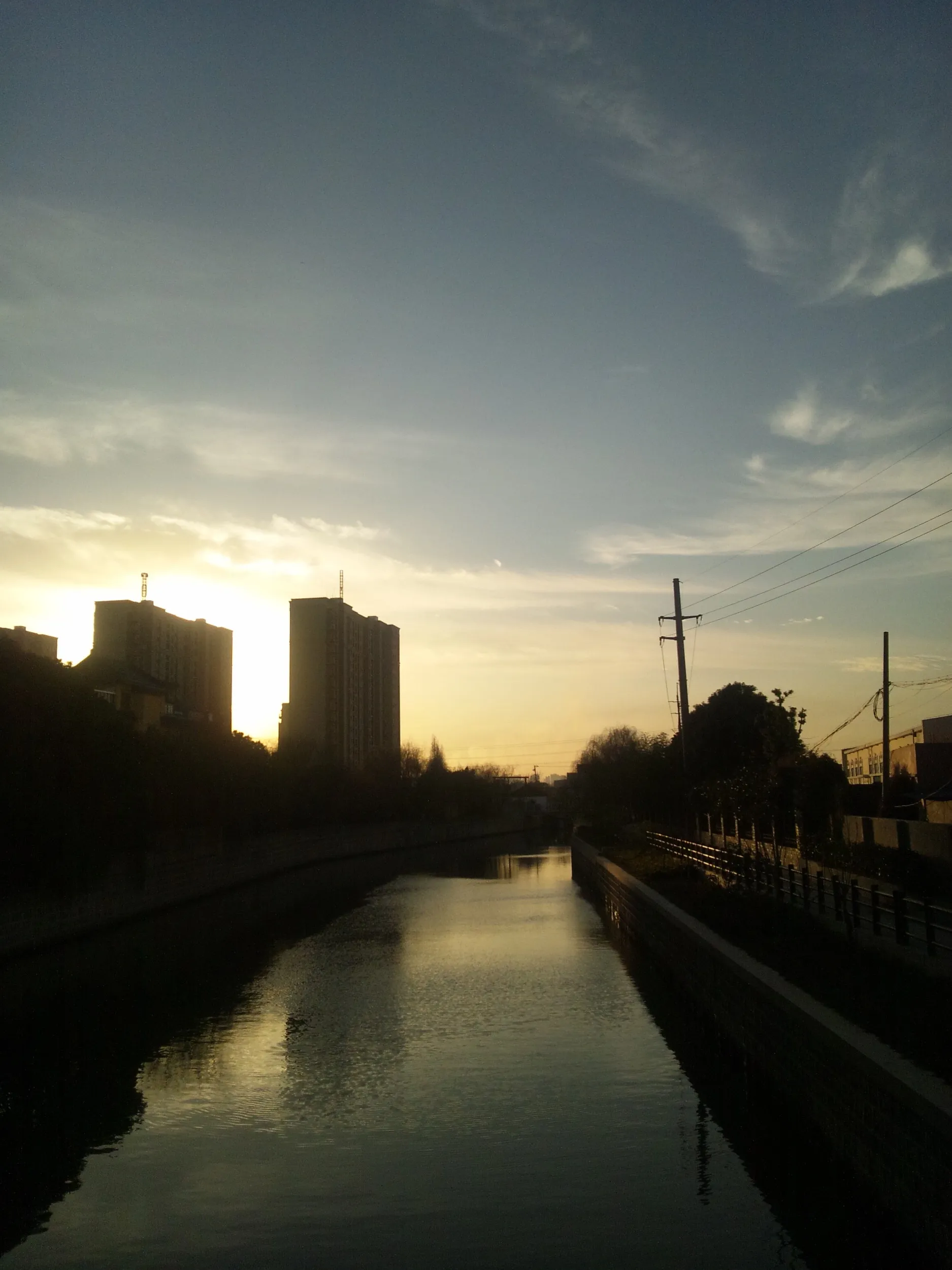 会社付近の川に架かる橋