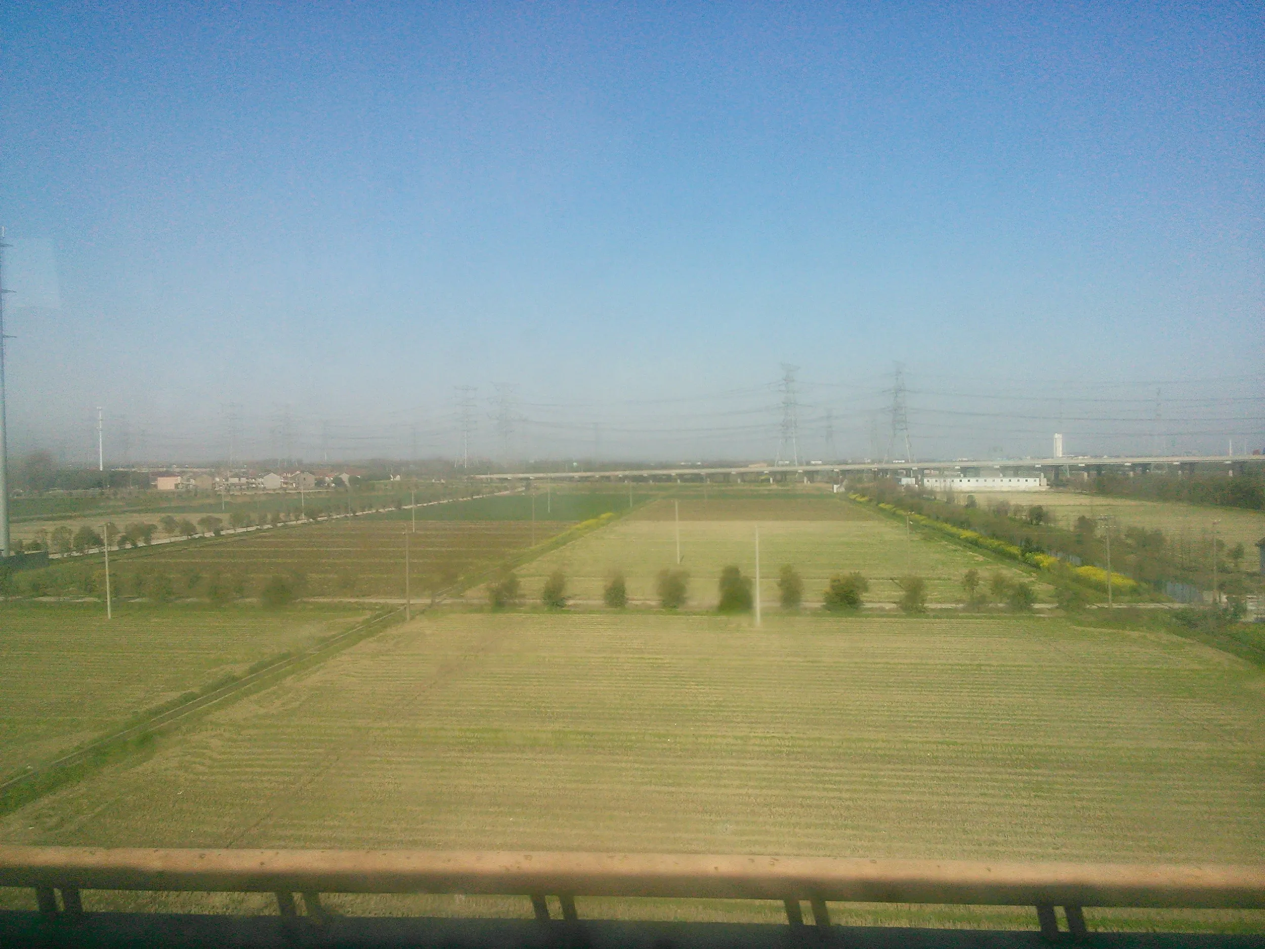 杭州へ向かう途中の車窓風景