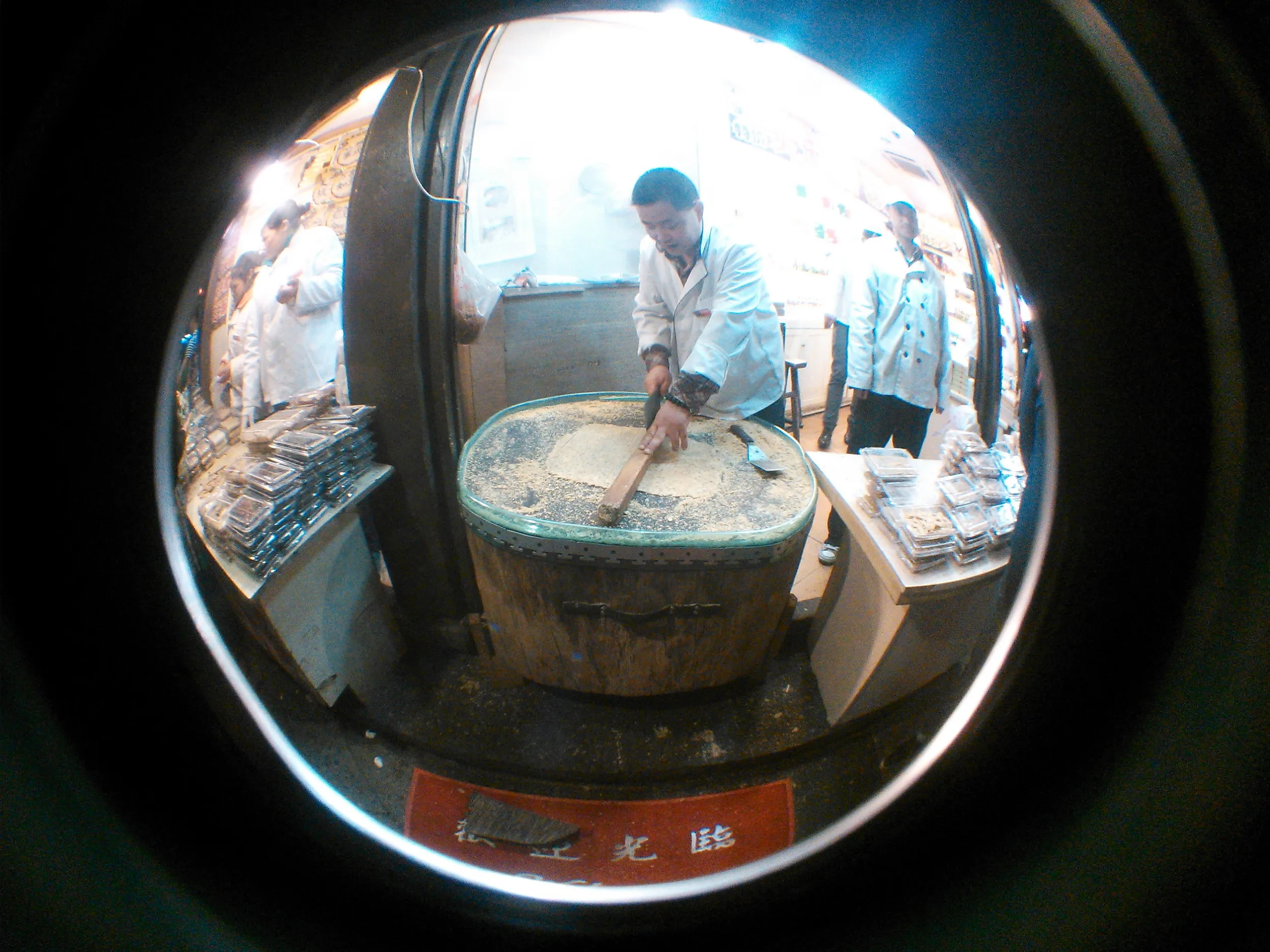 菓子作りを観察