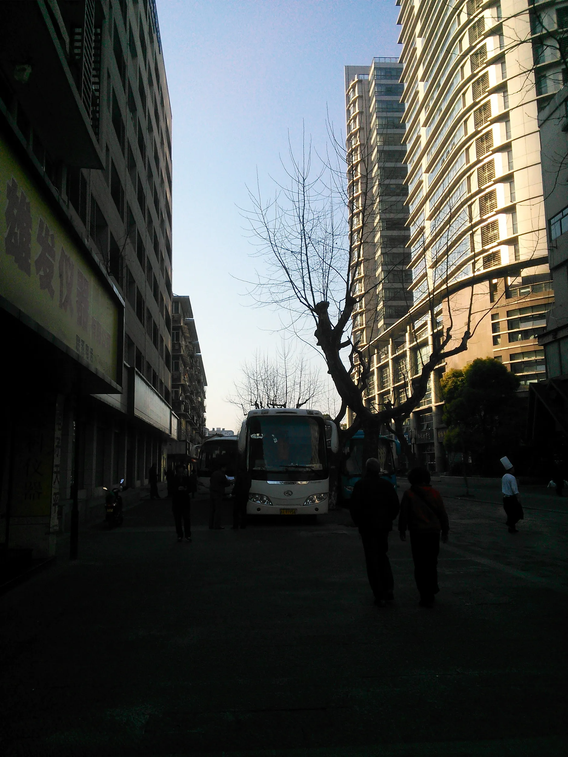 杭州から紹興へバスで出発