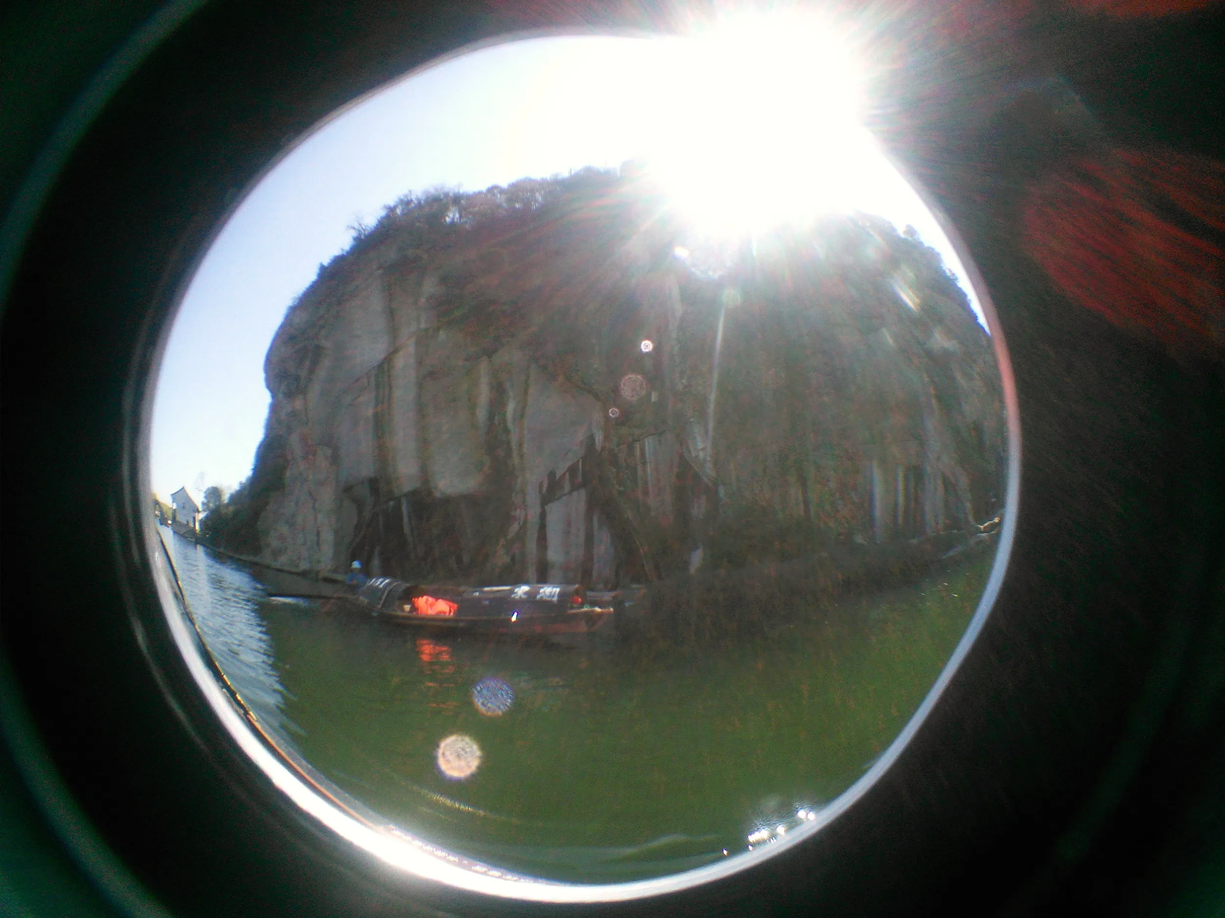ボートからの東湖風景