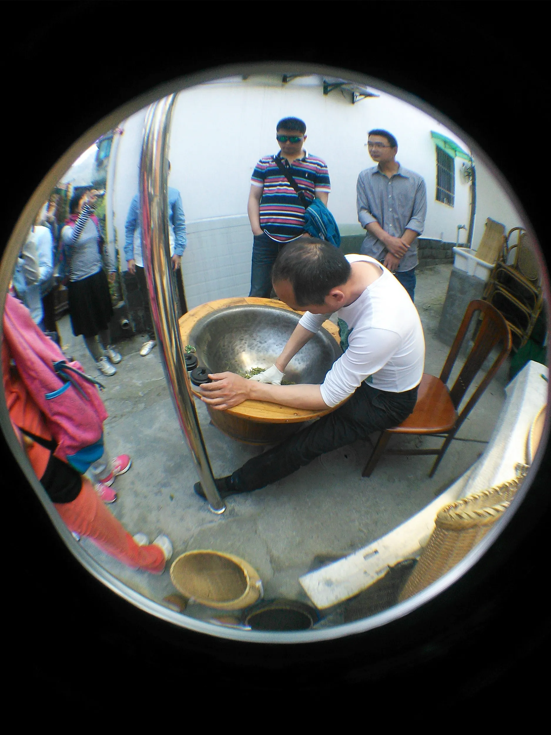 新茶を炒っている所