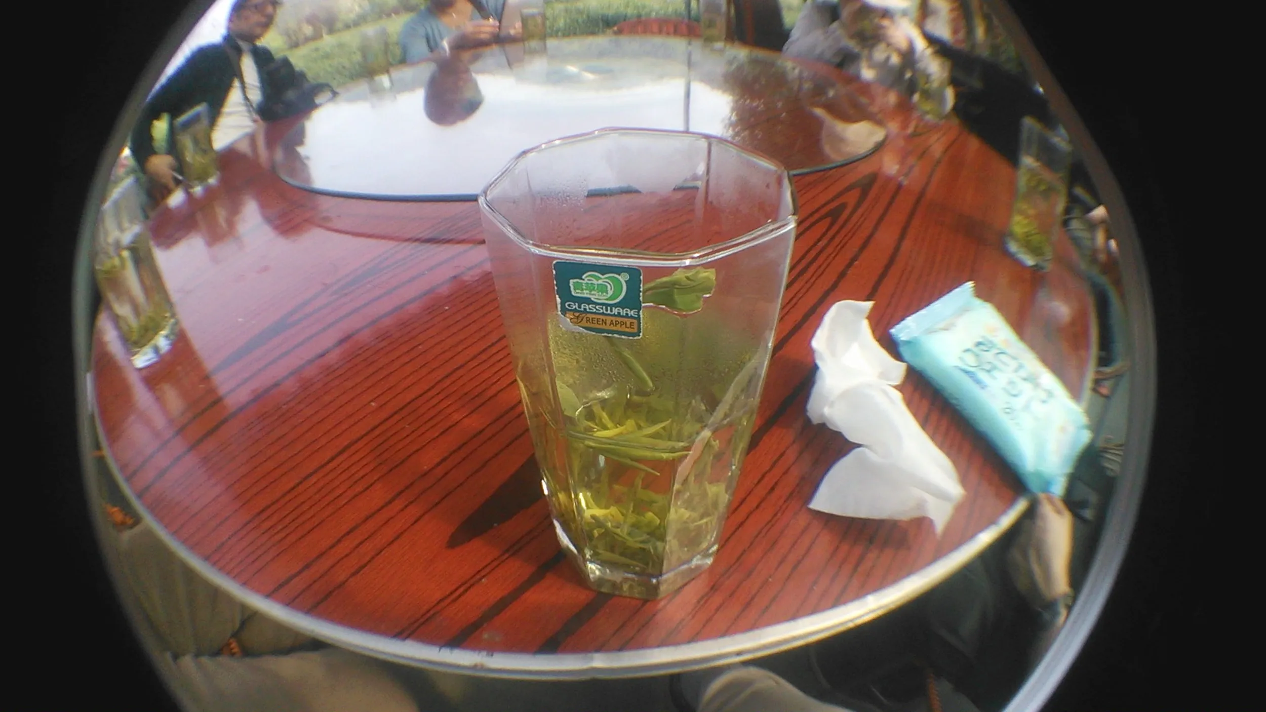 新茶を試飲する