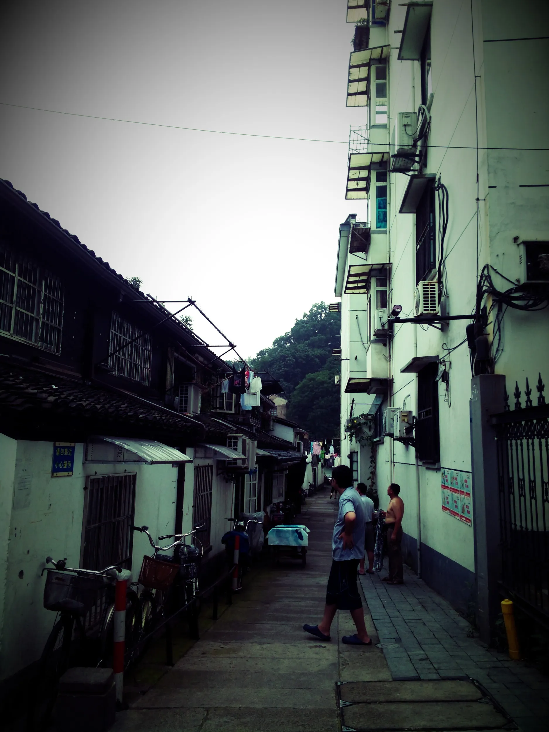 四牌楼付近から吴山を目指す