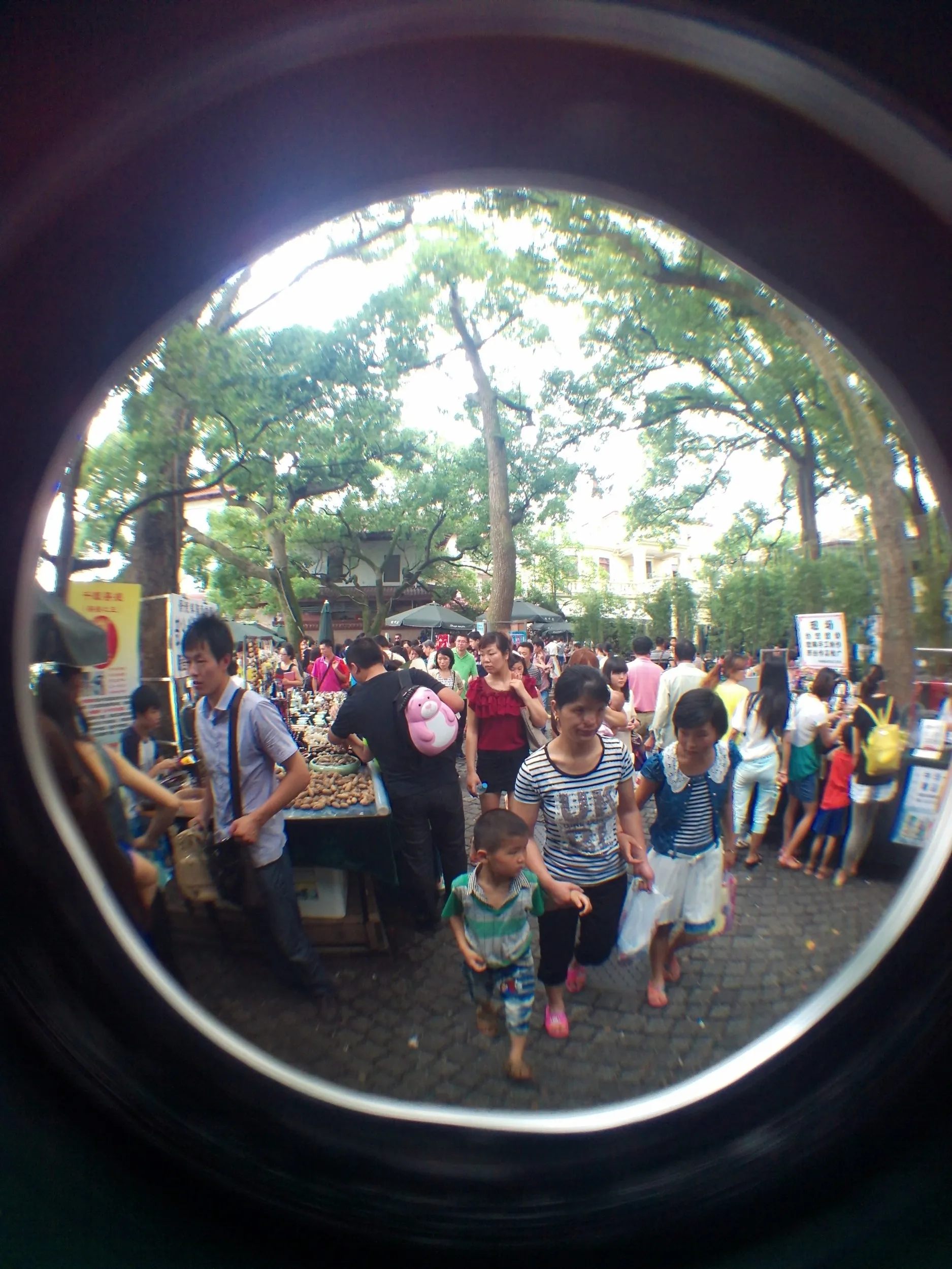 西湖湖畔の市場風景