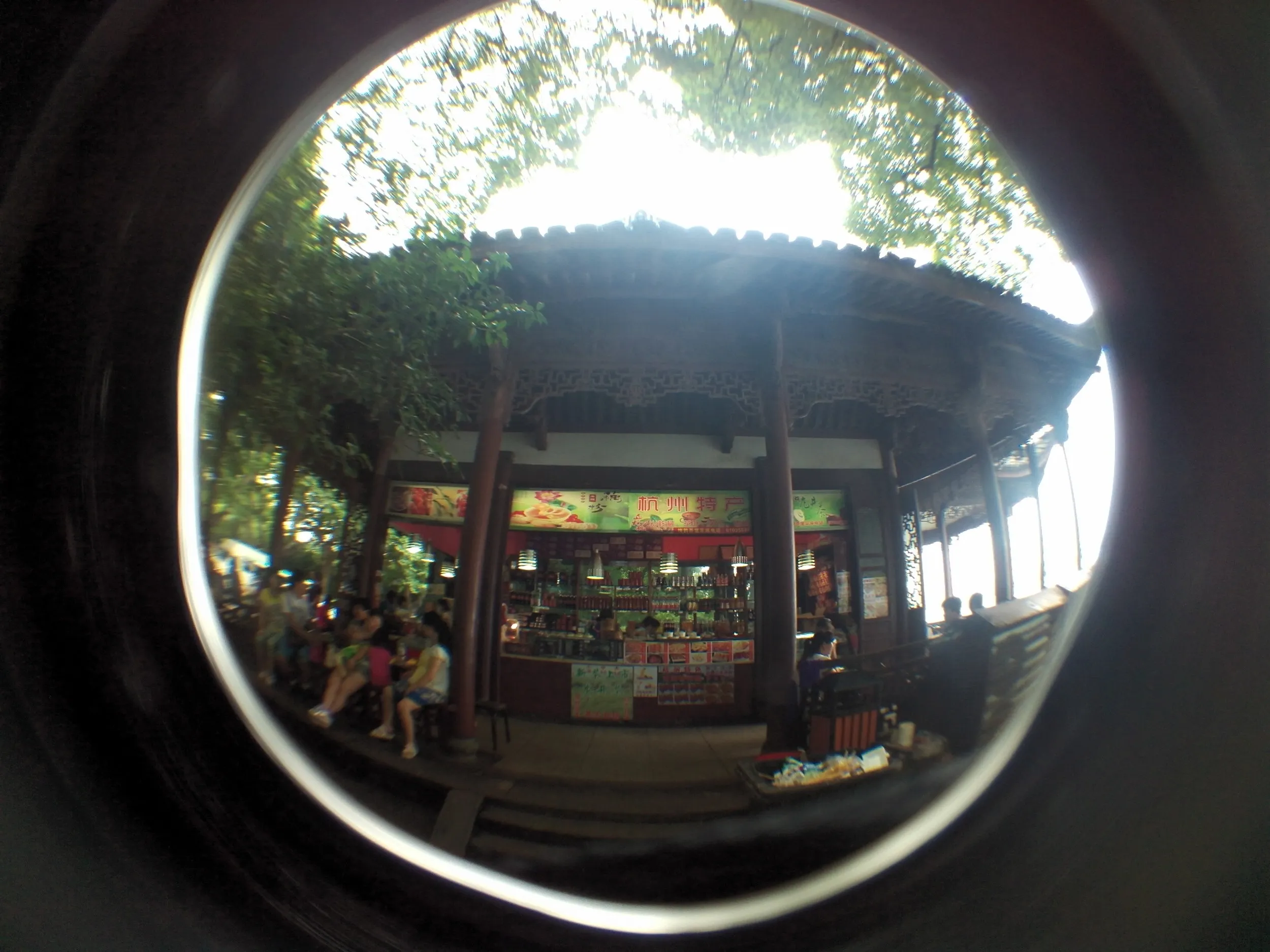 白堤周辺にある土産物屋