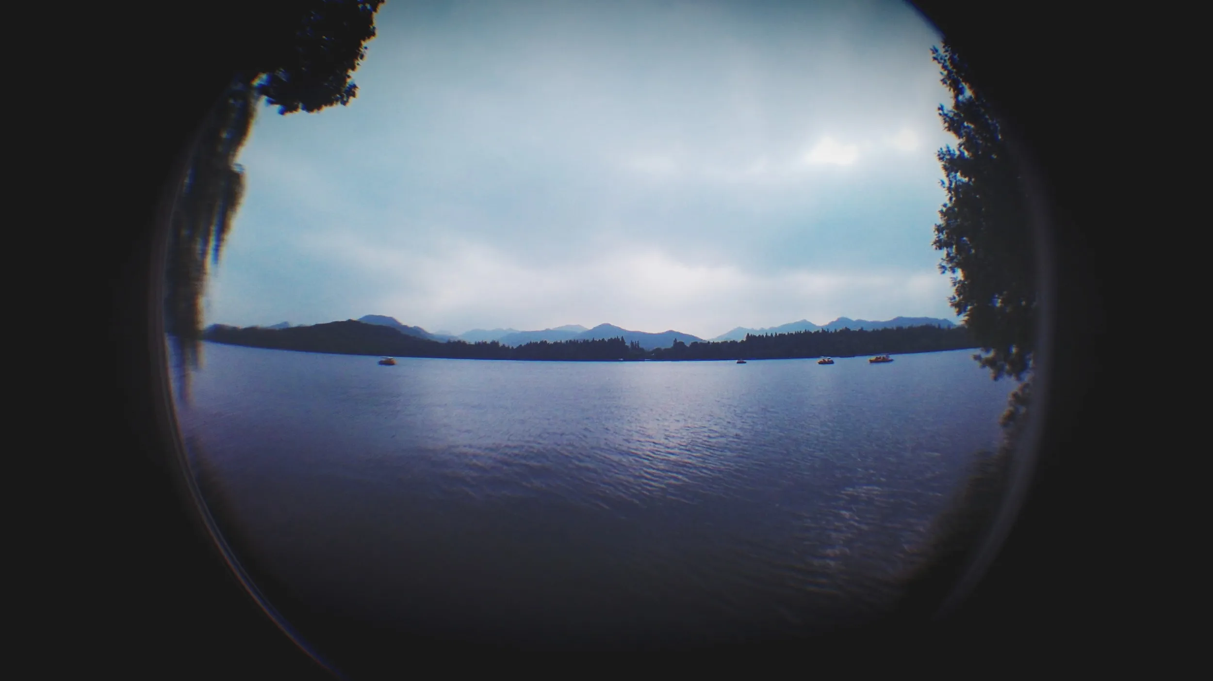 蘇堤から眺めた西湖の風景