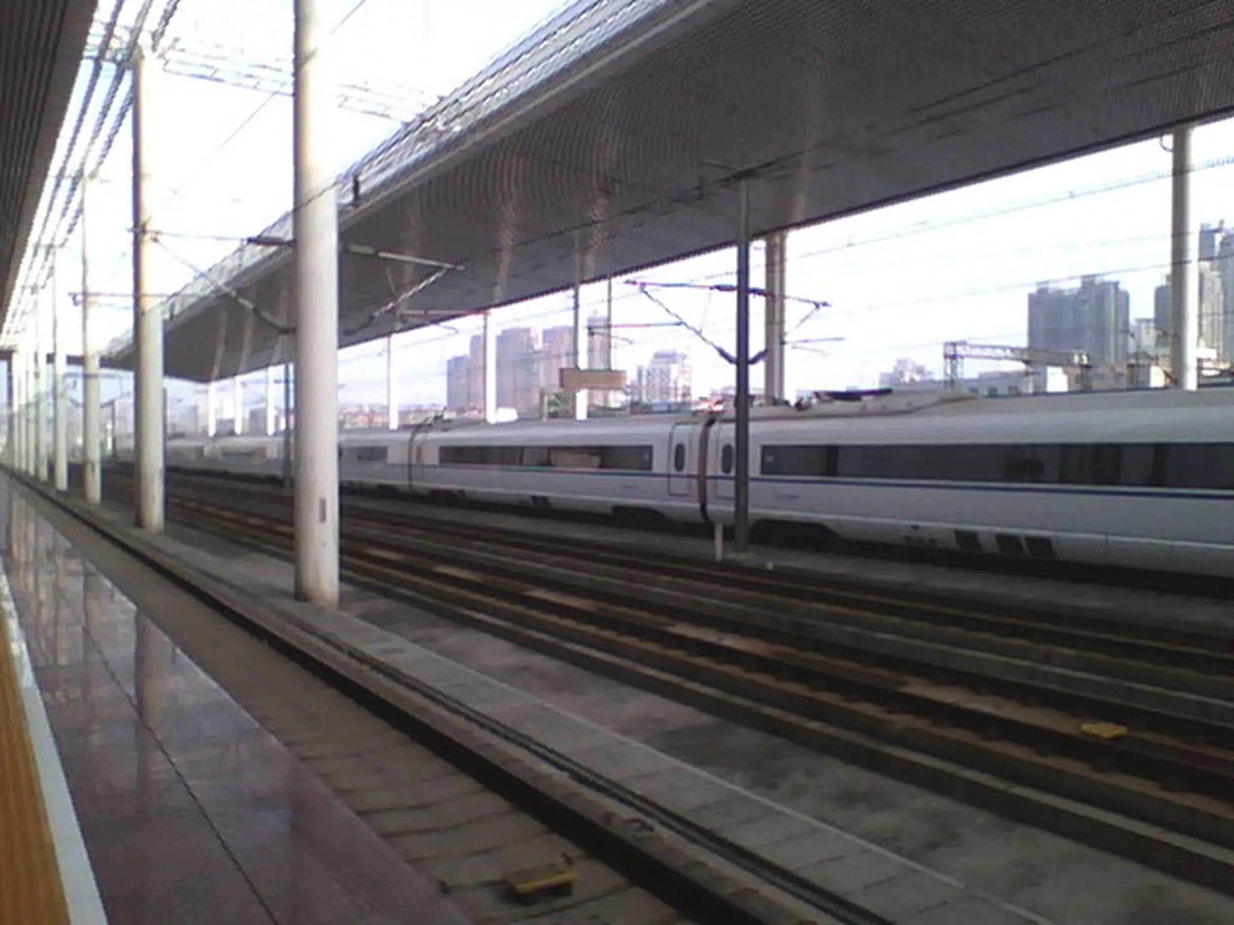 高速鉄道のホーム