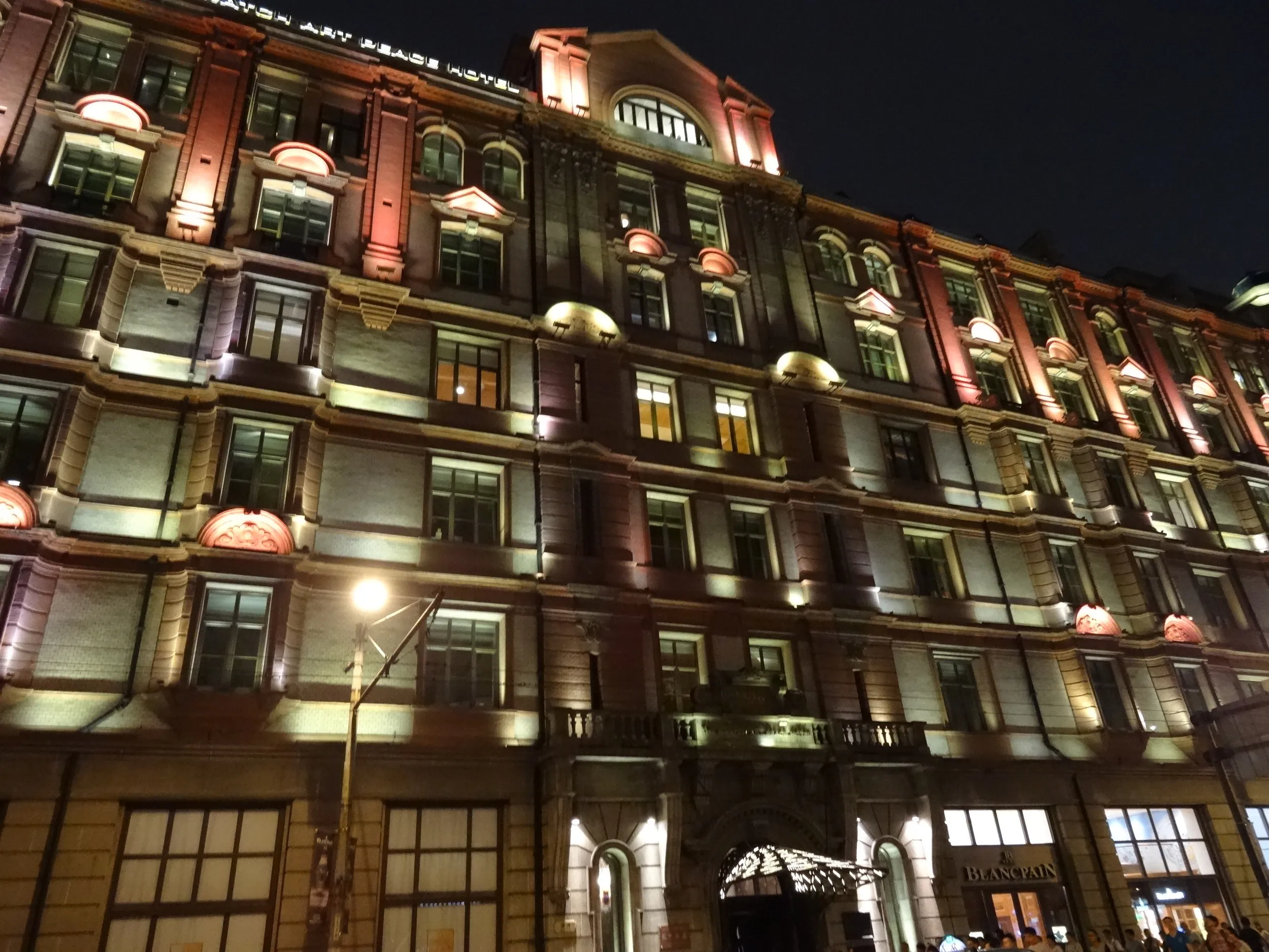 夜の外灘を散歩