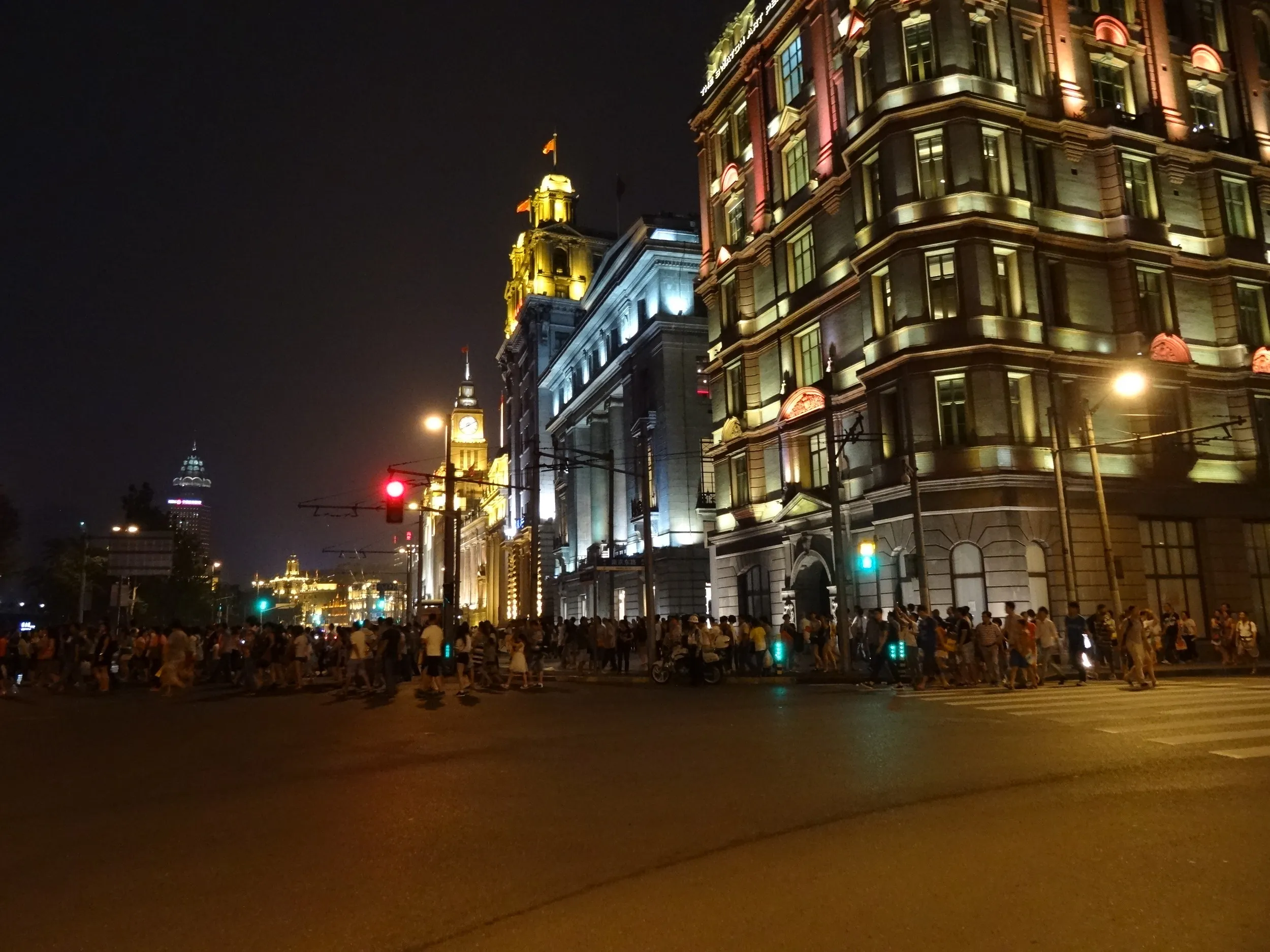 夜の外灘を散歩