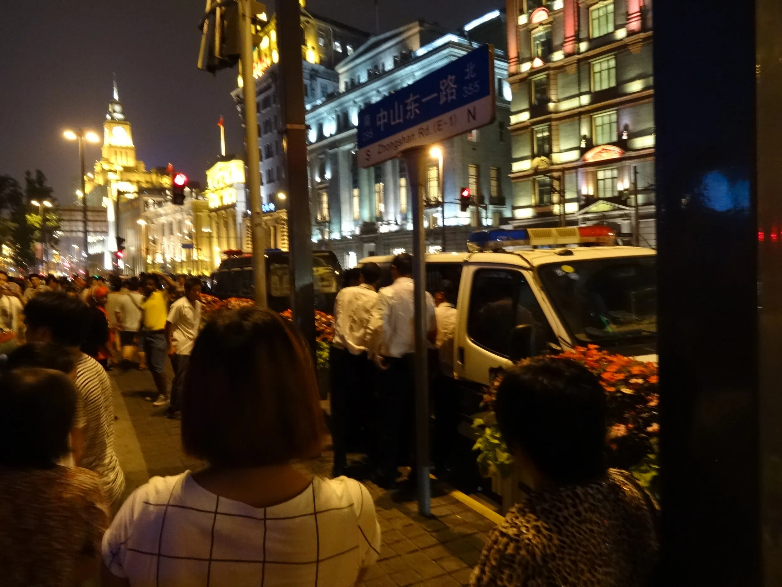 逮捕されてる人がいた