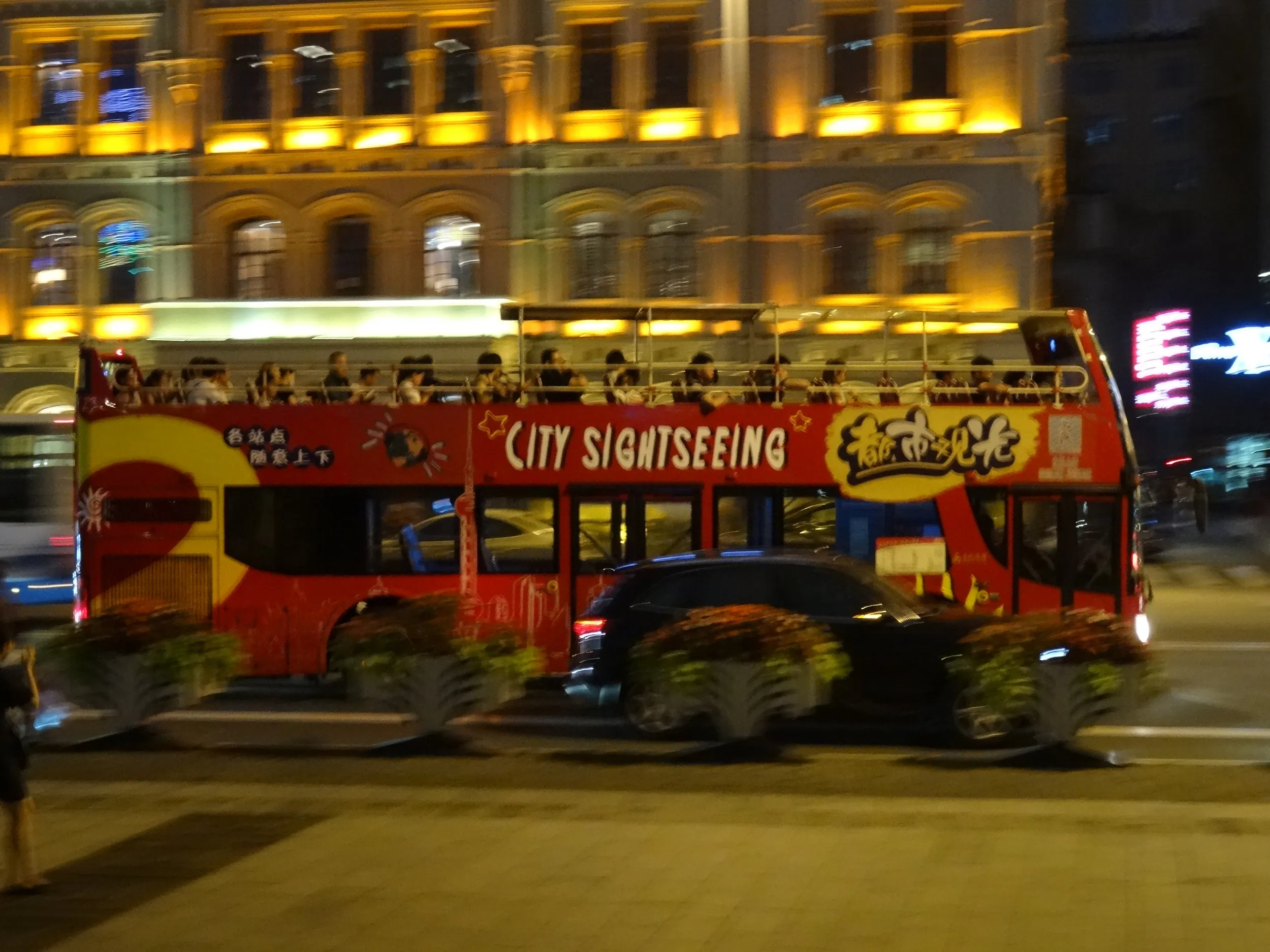 夜の外灘を散歩