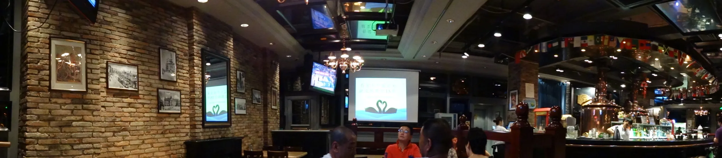 外灘啤酒總匯の店内パノラマ