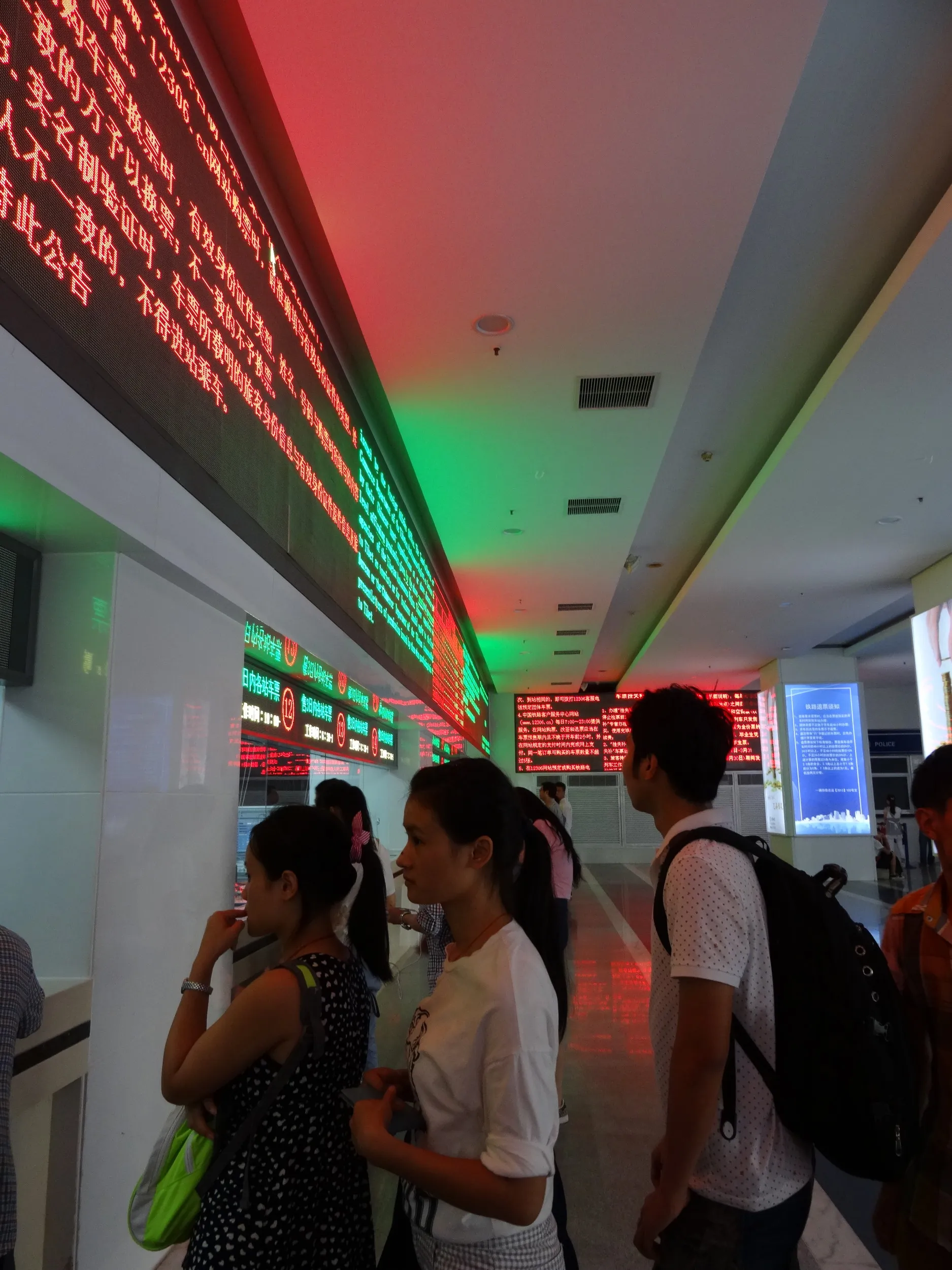 上海駅で海寧西行の切符購入