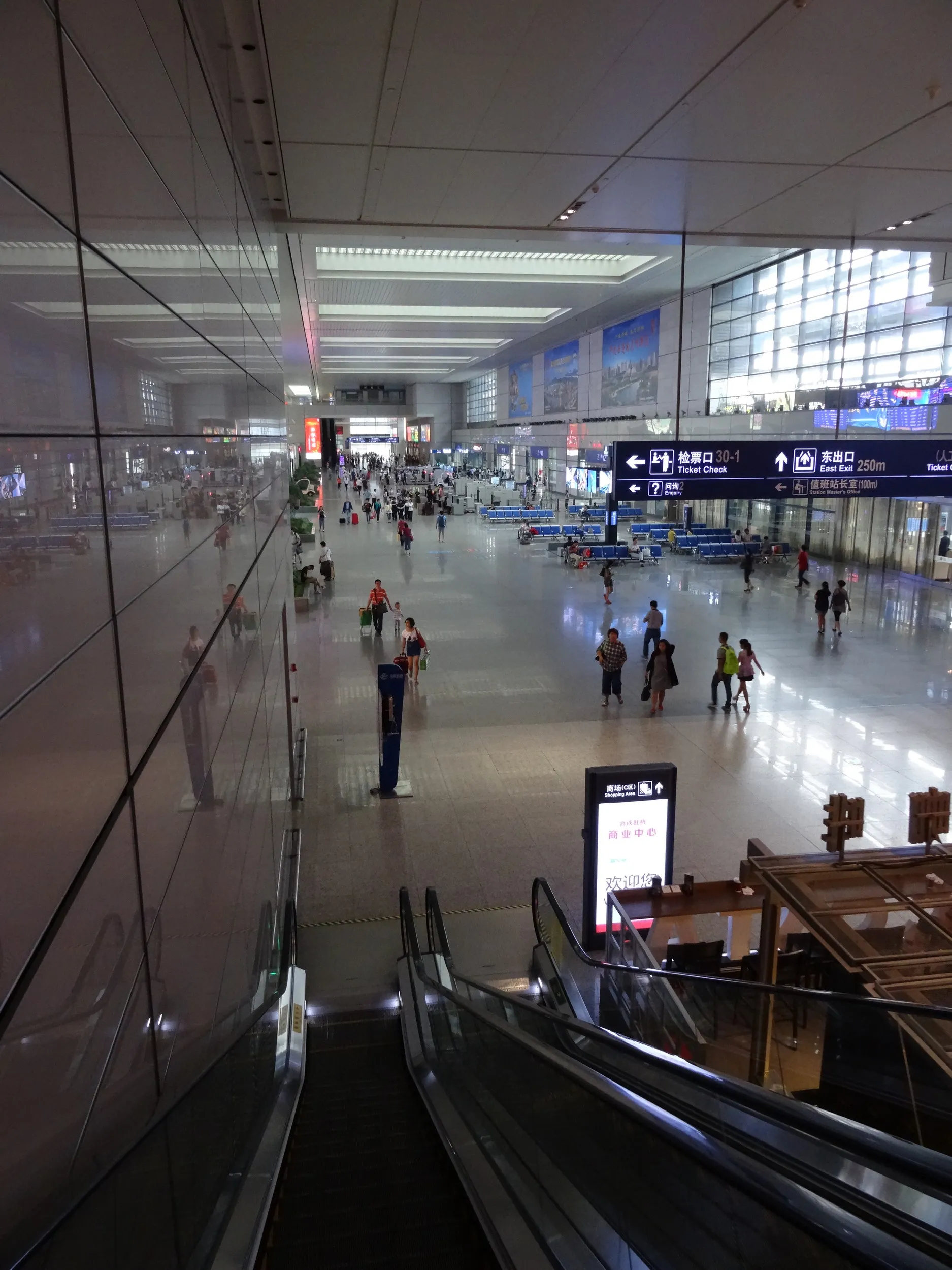 高速鉄道の待合室