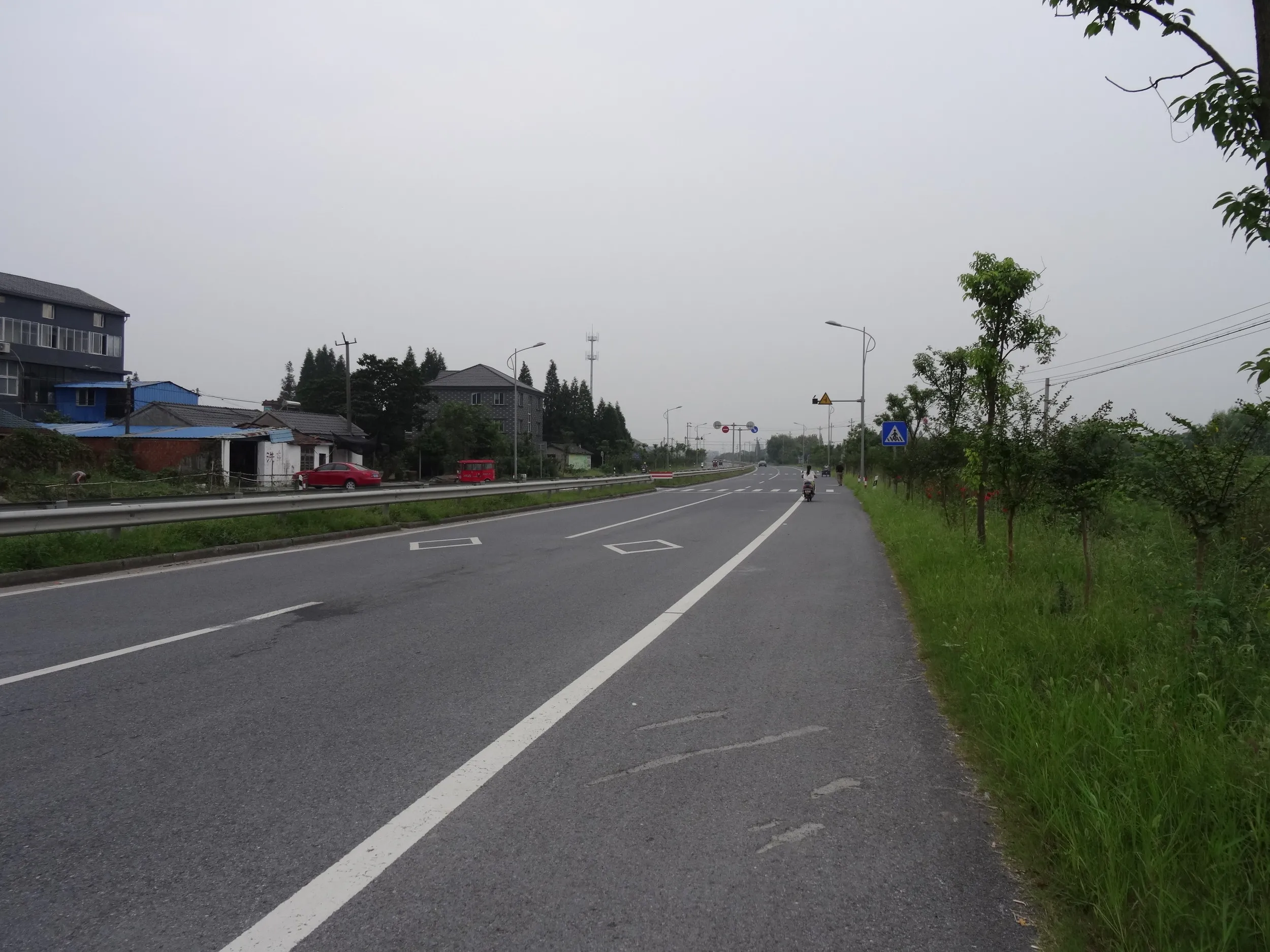 老庄村から徒歩で海寧西駅へ向かう