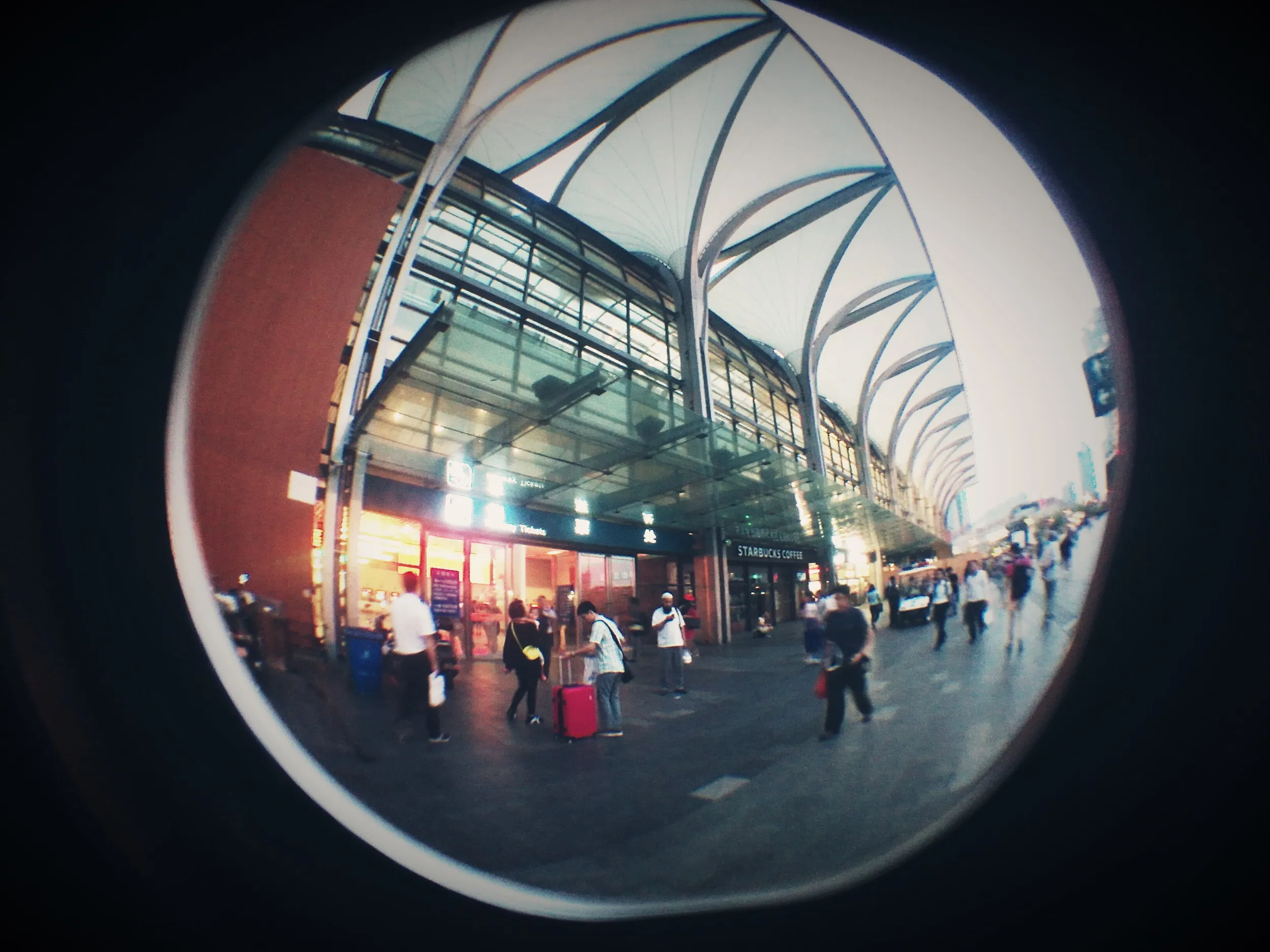 上海駅北口で切符を購入