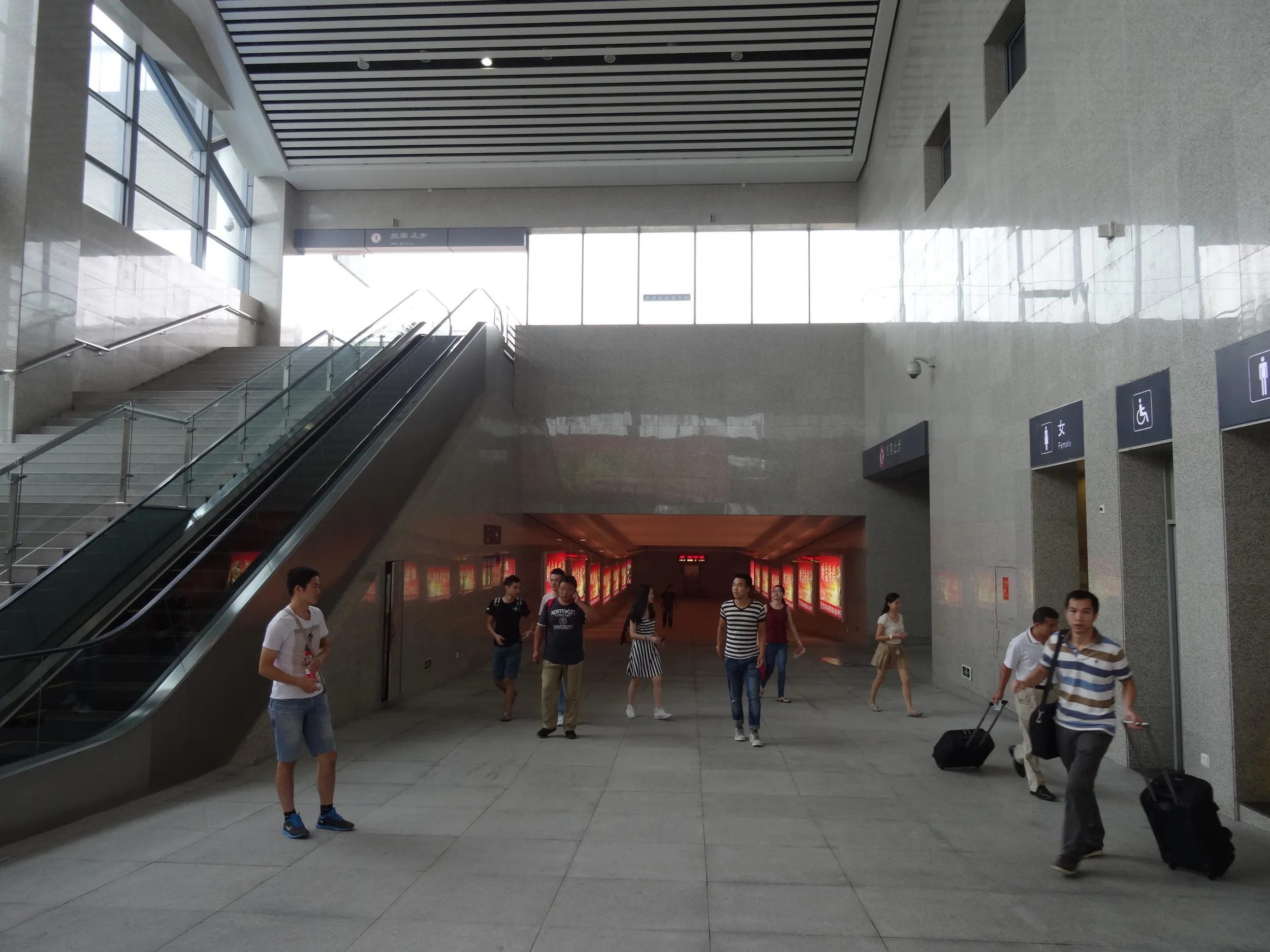 海寧西駅へ到着