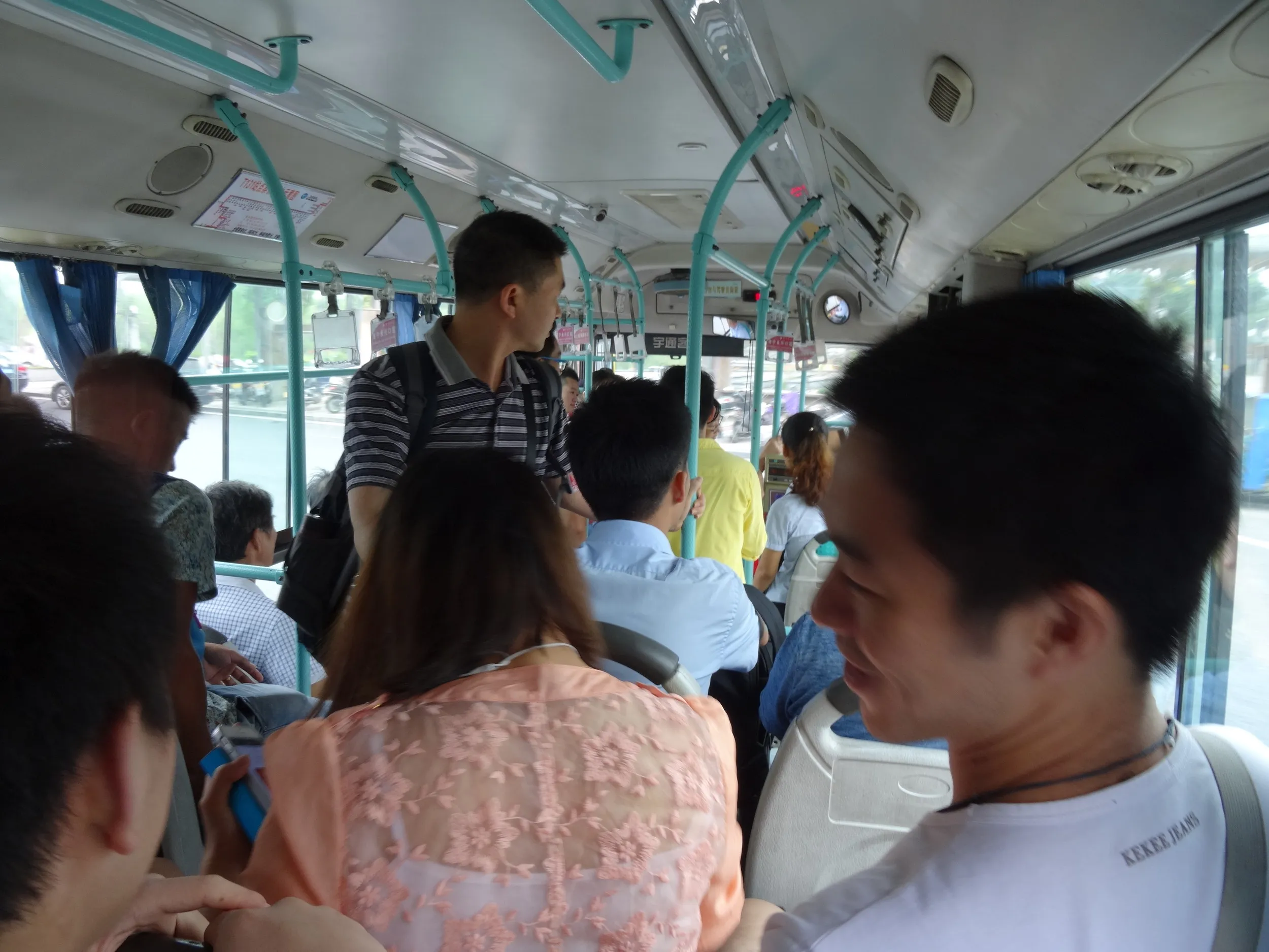 バスで老塩倉へ向かう