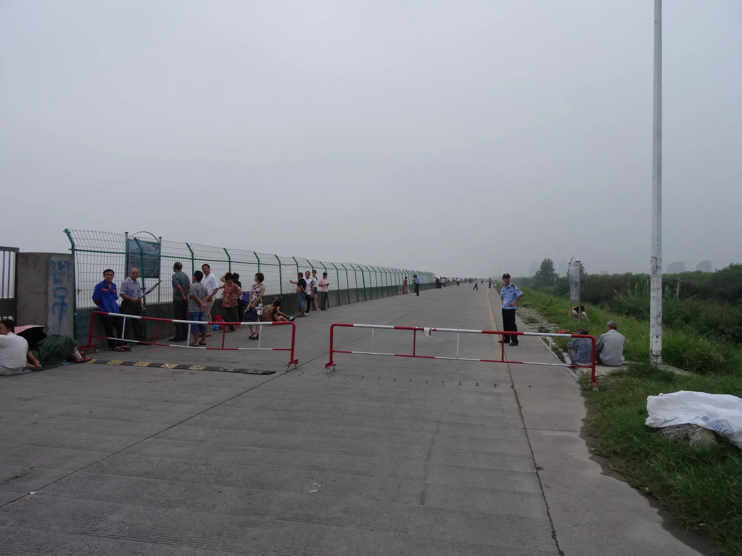 回頭潮と堤防の風景