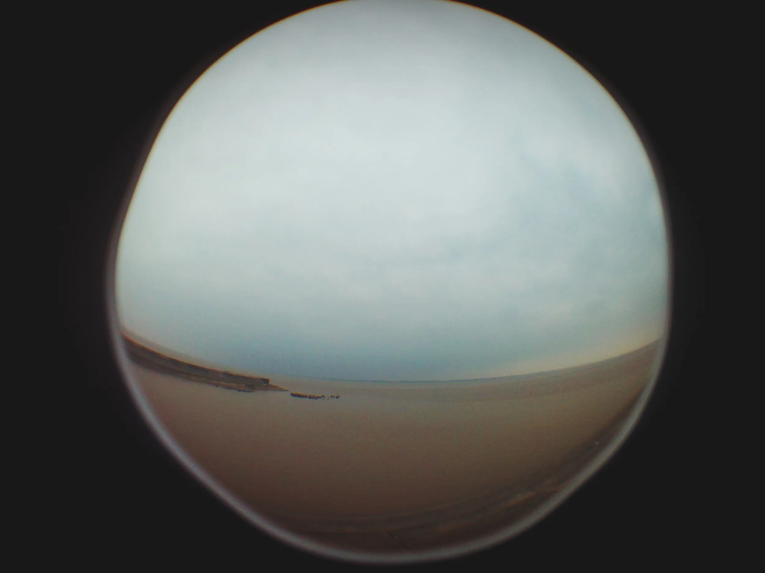 堤防と銭塘江の風景