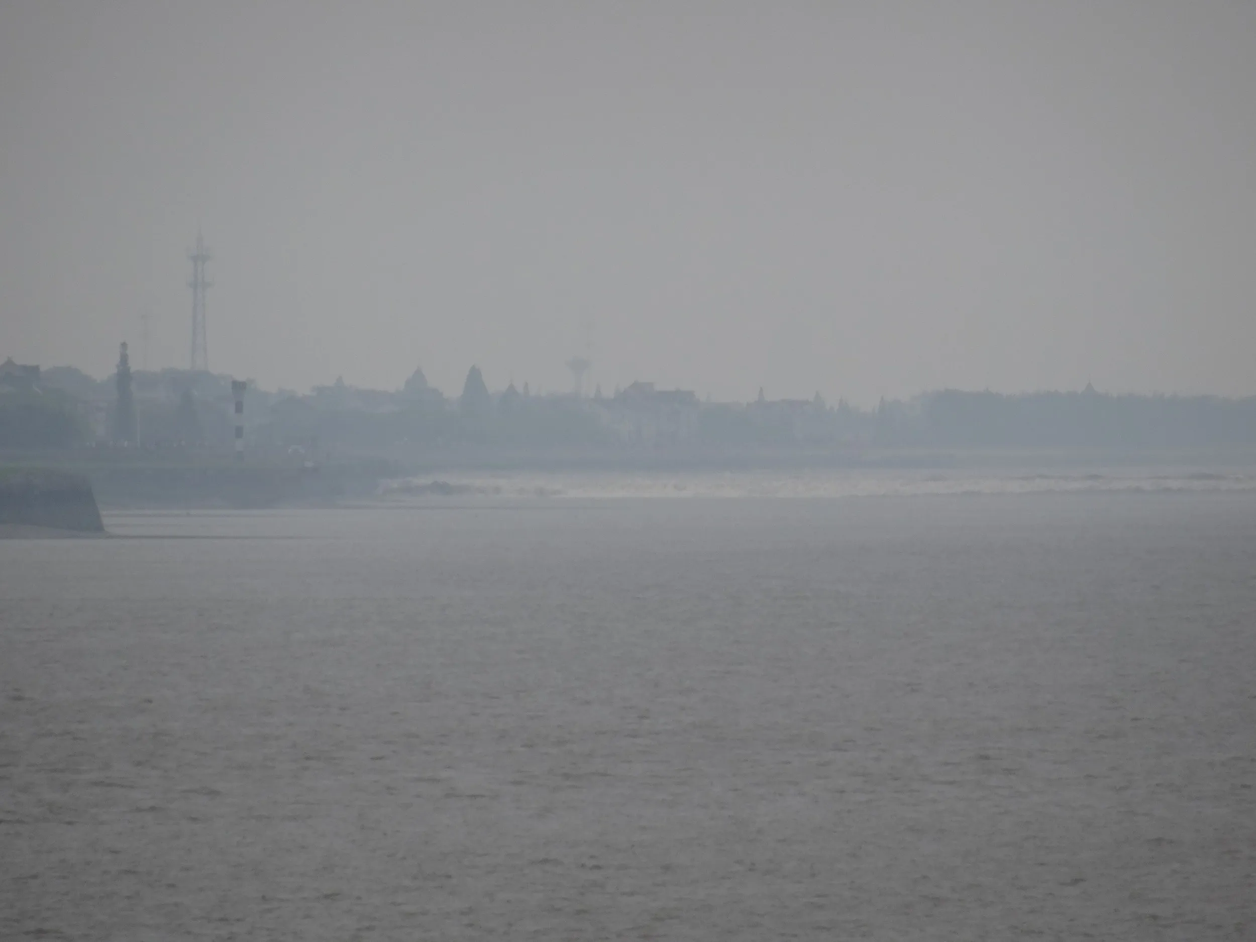 銭塘江の大潮・逆流を鑑賞する