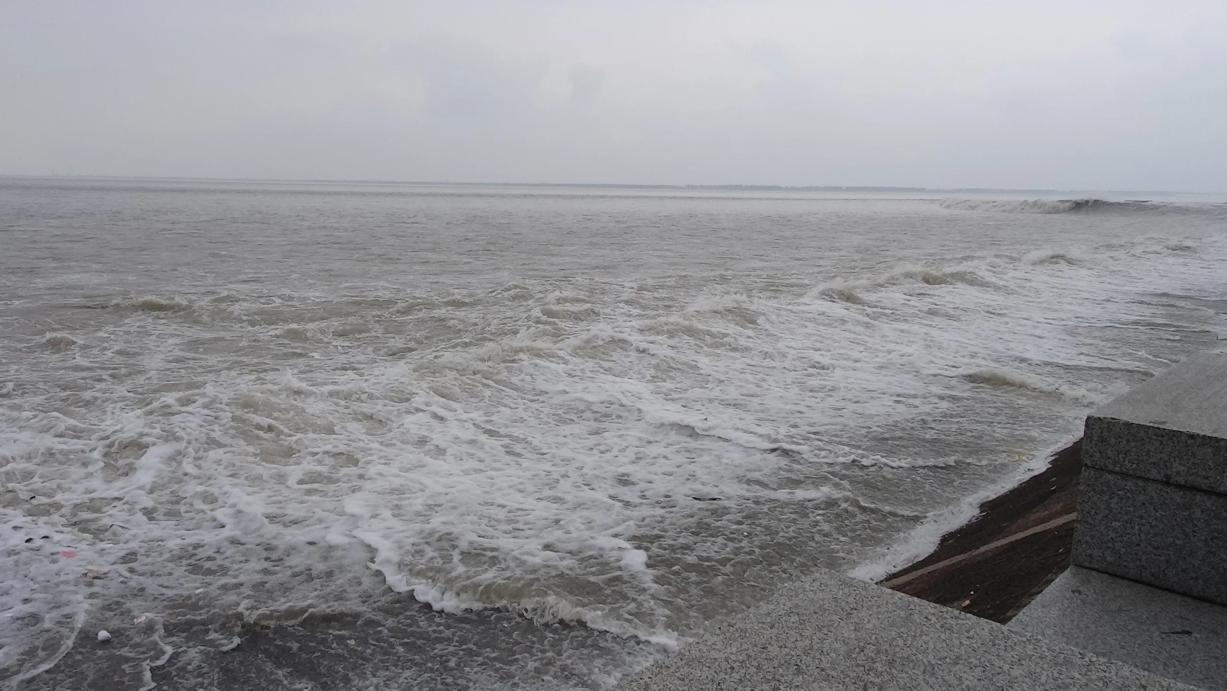 銭塘江の大潮・逆流を見る