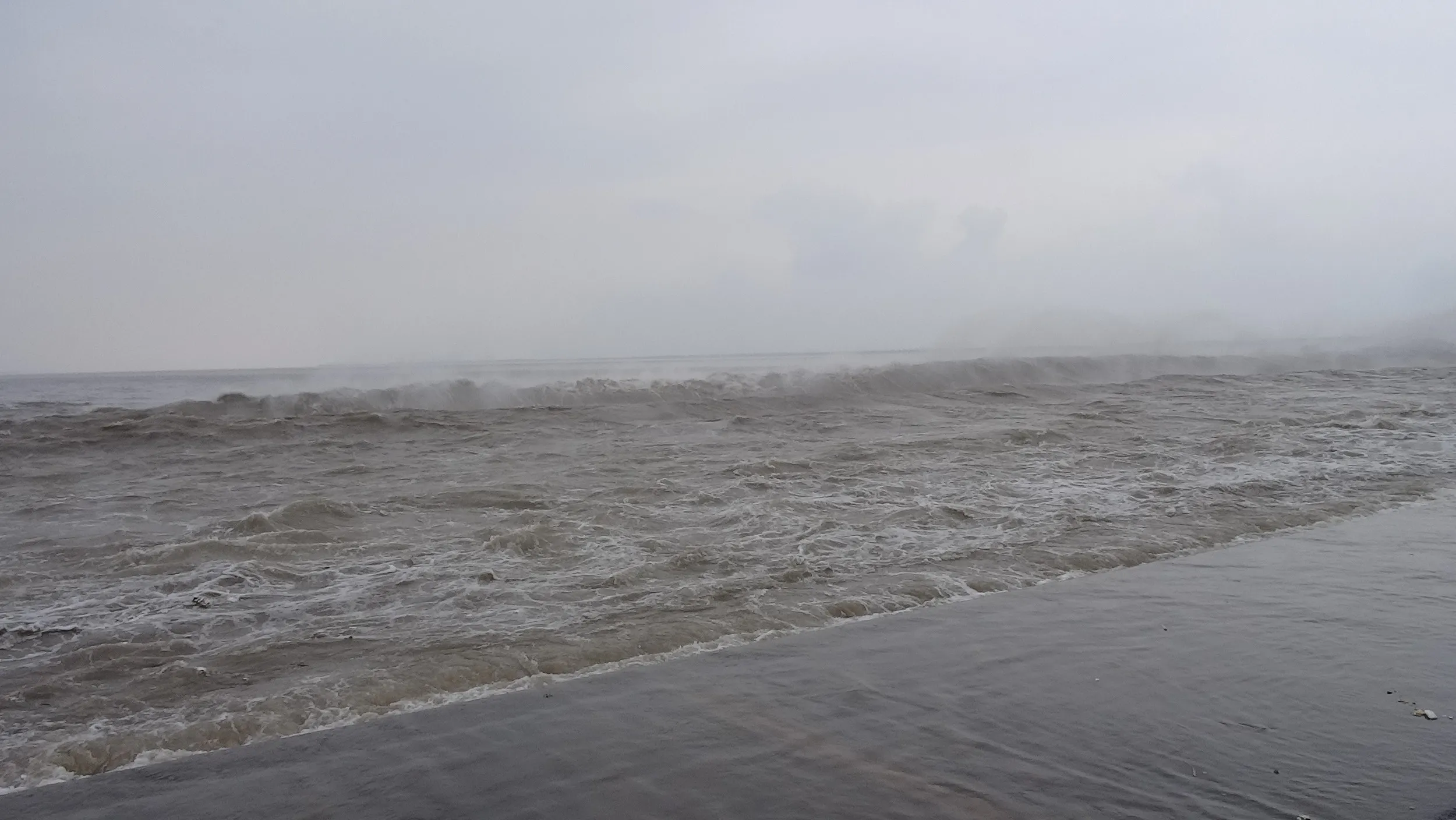 銭塘江の大潮・逆流を見る