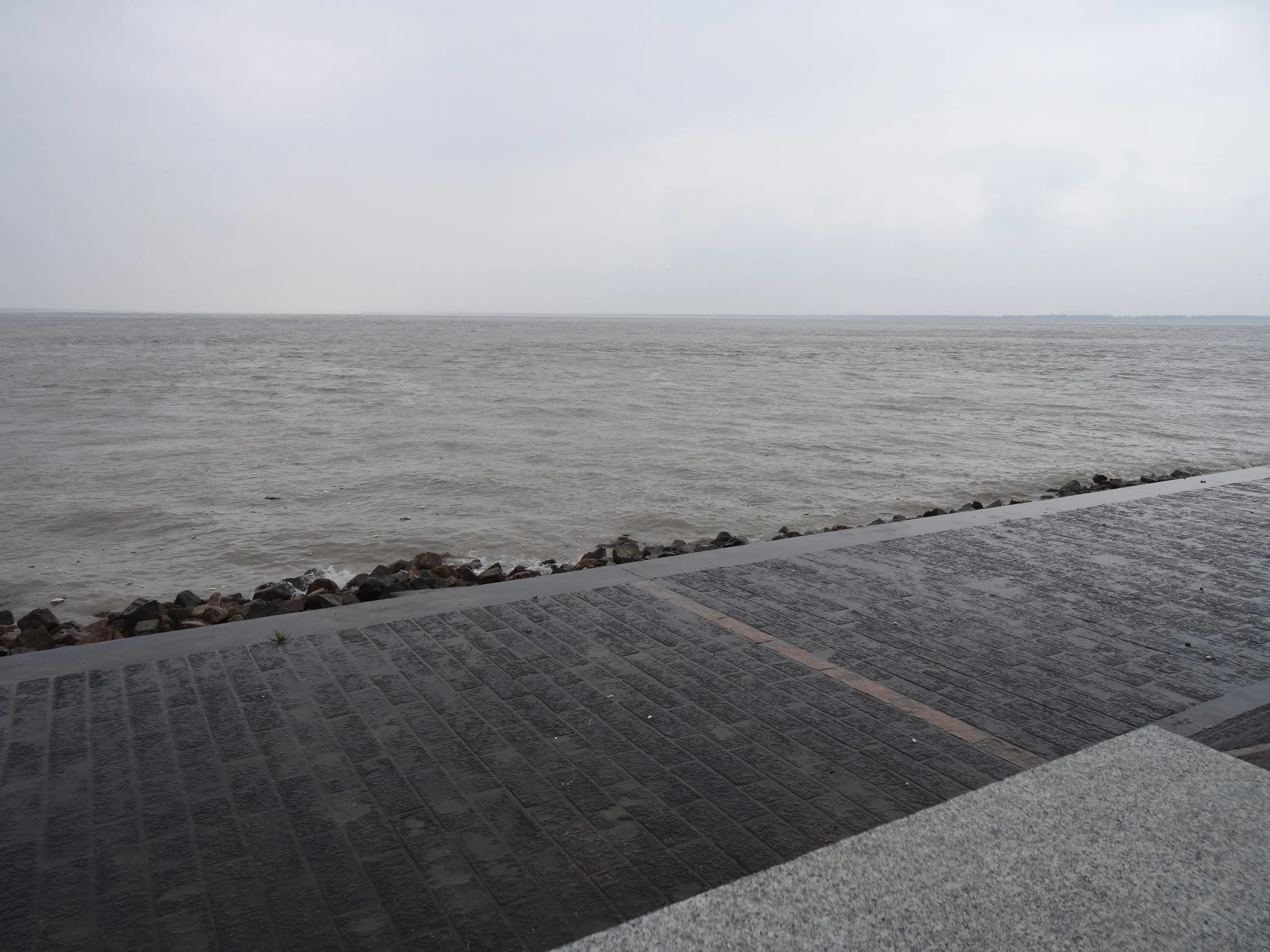 銭塘江の大潮・逆流を見る