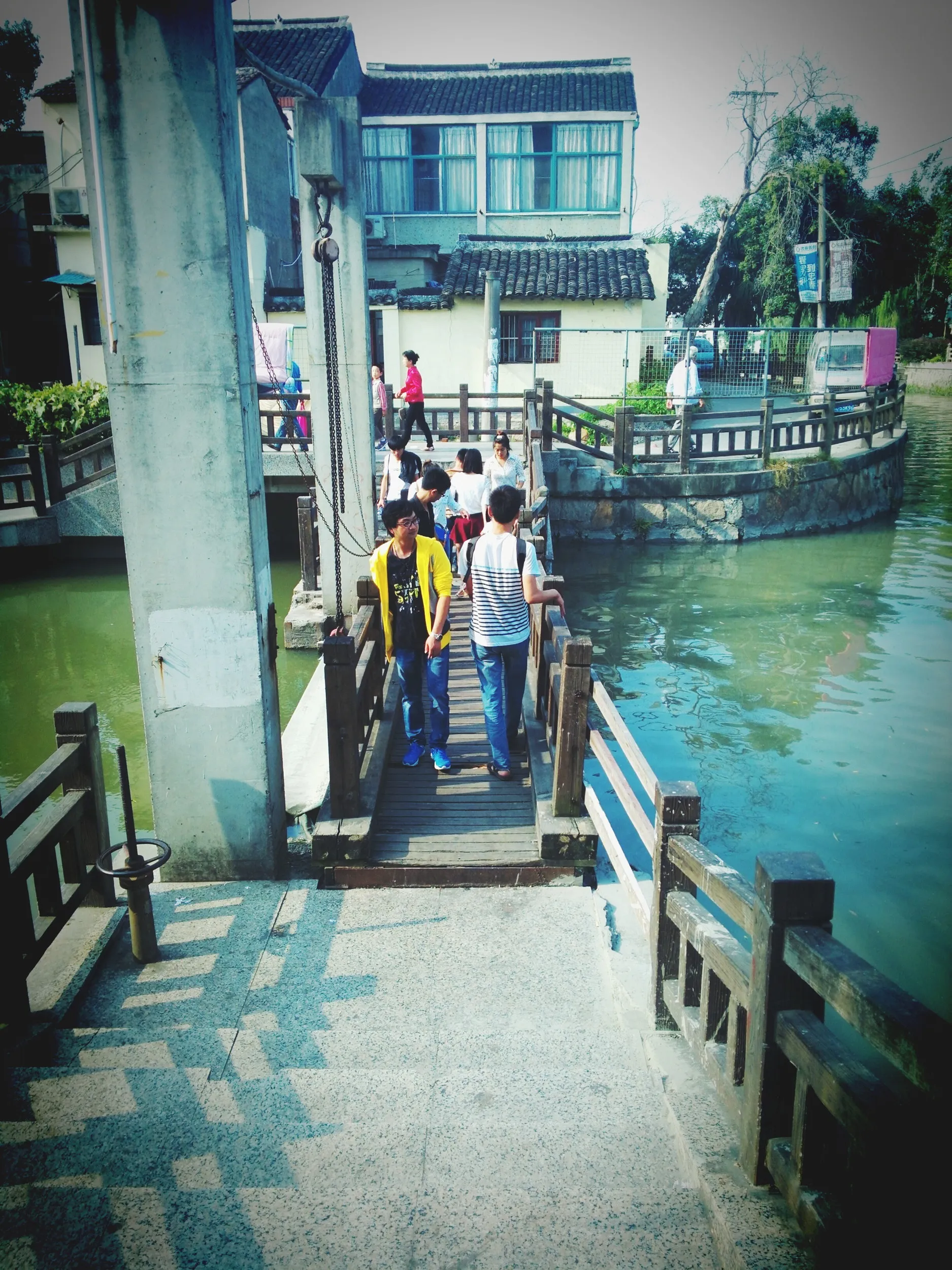 運河沿いの風景