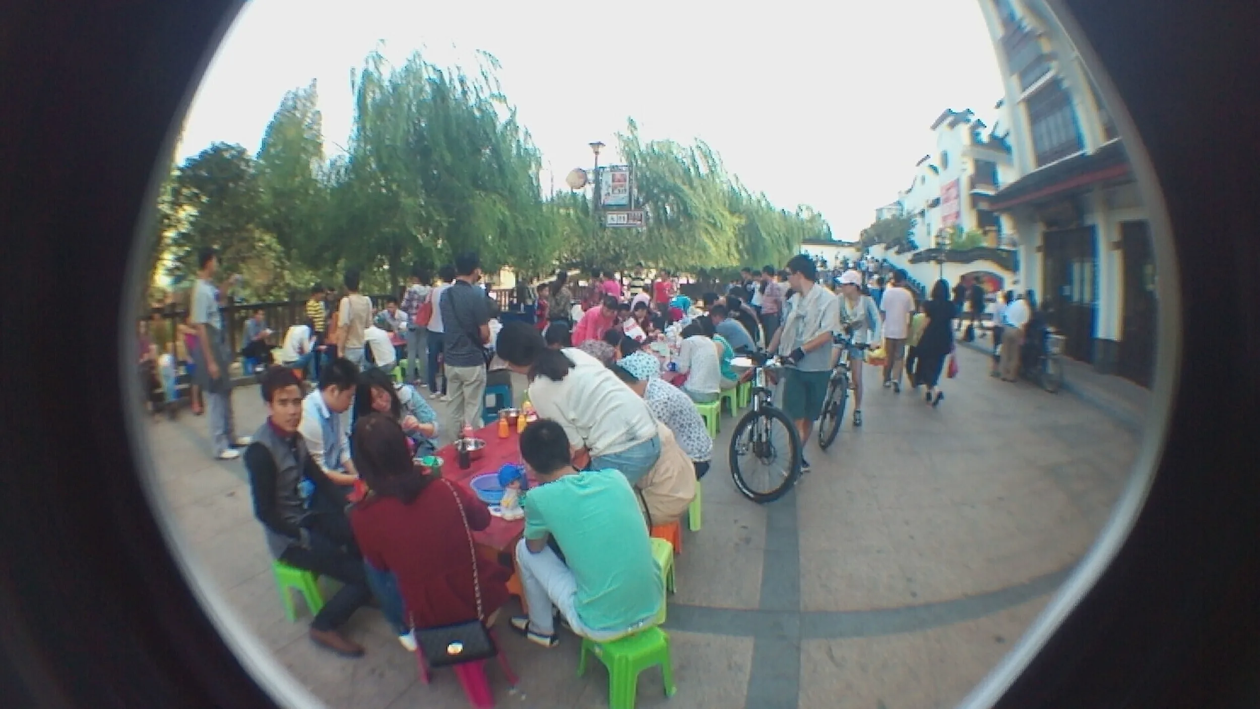 運河沿いの風景