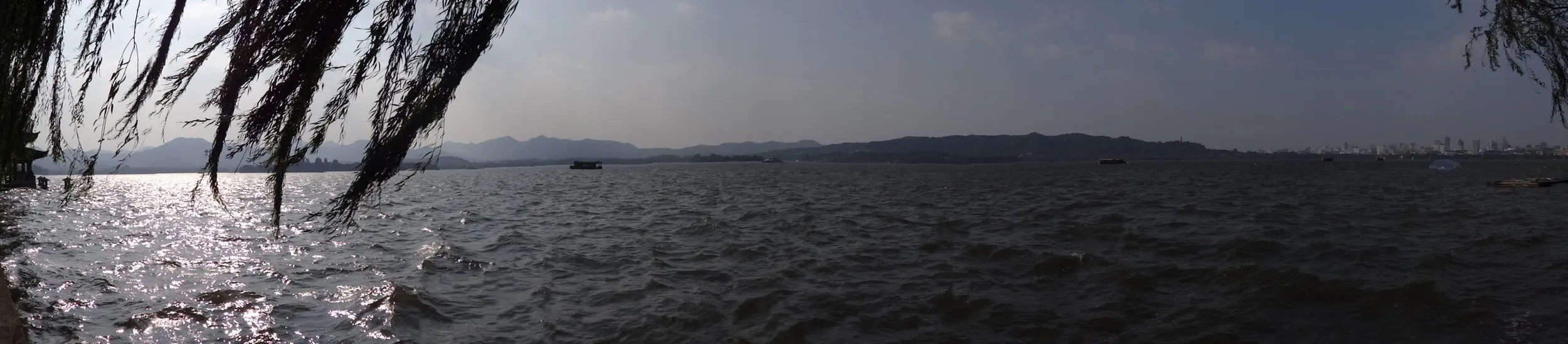 西湖をHX-50Vでパノラマ撮影