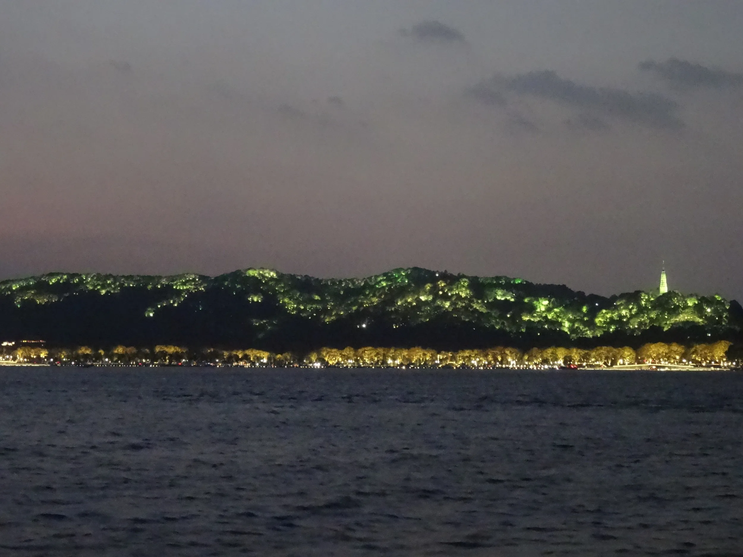 西湖の夜景