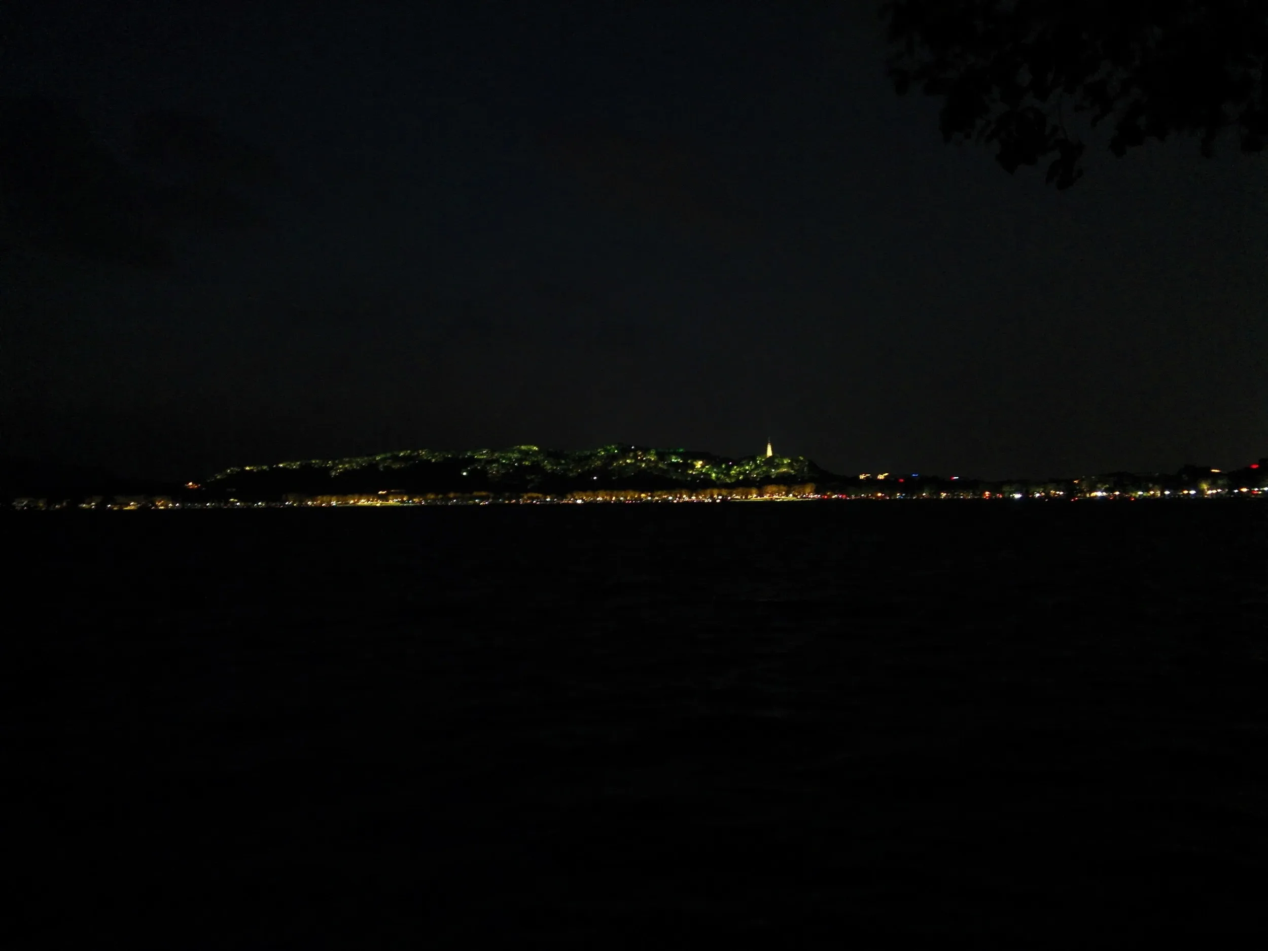 西湖の夜景