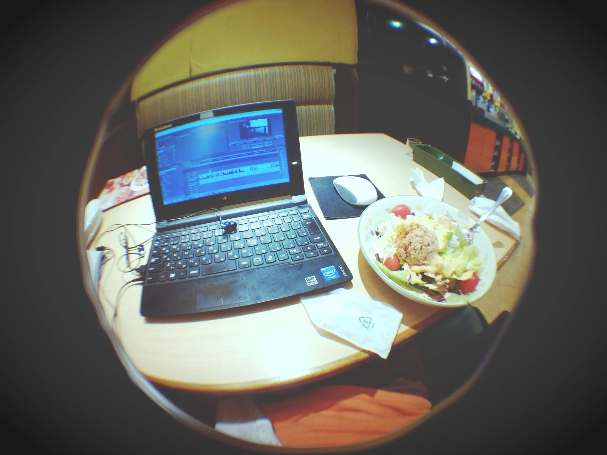 サイゼリアで動画編集